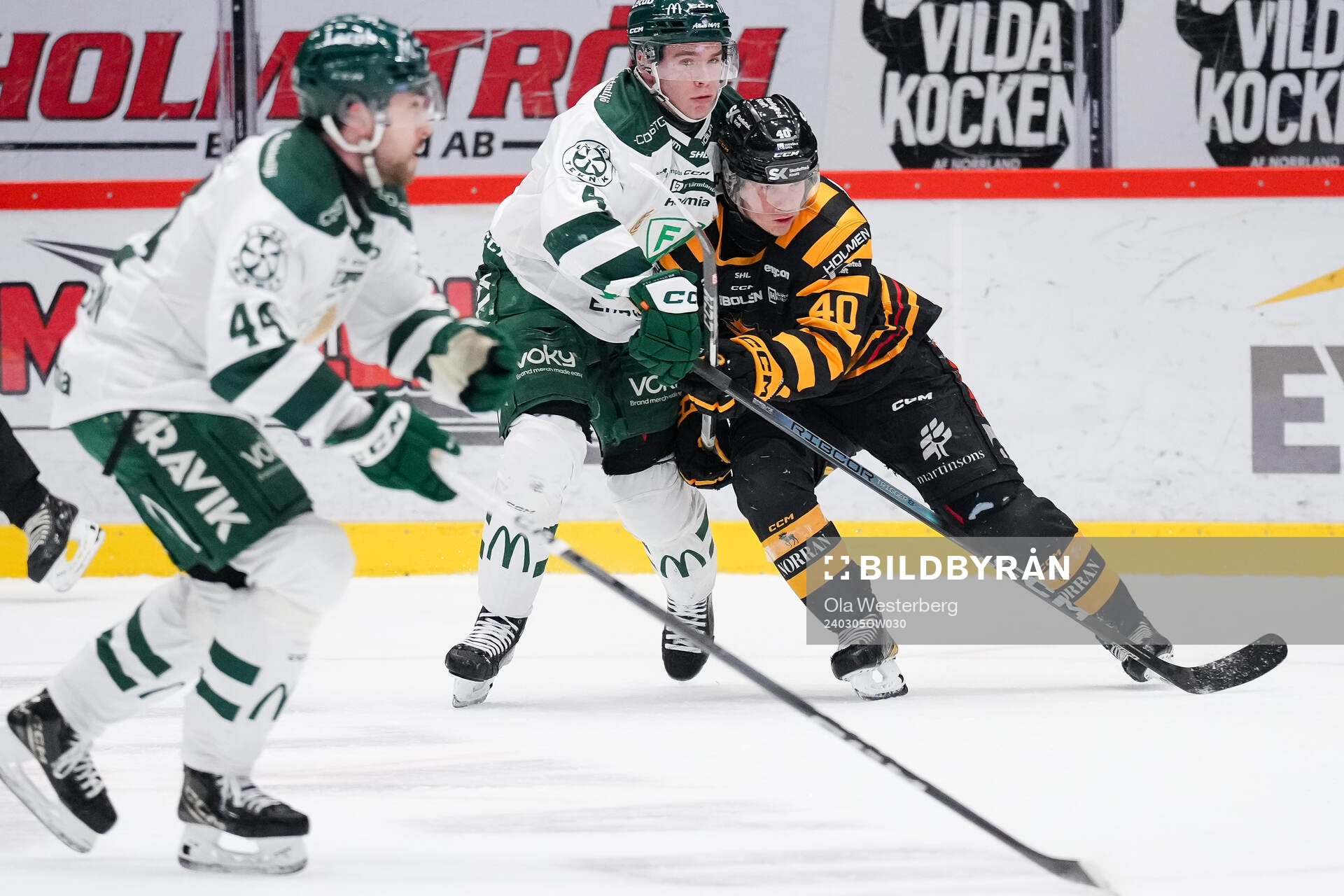 Färjestads Oscar Lawner och Skellefteås Anton Heikkinen