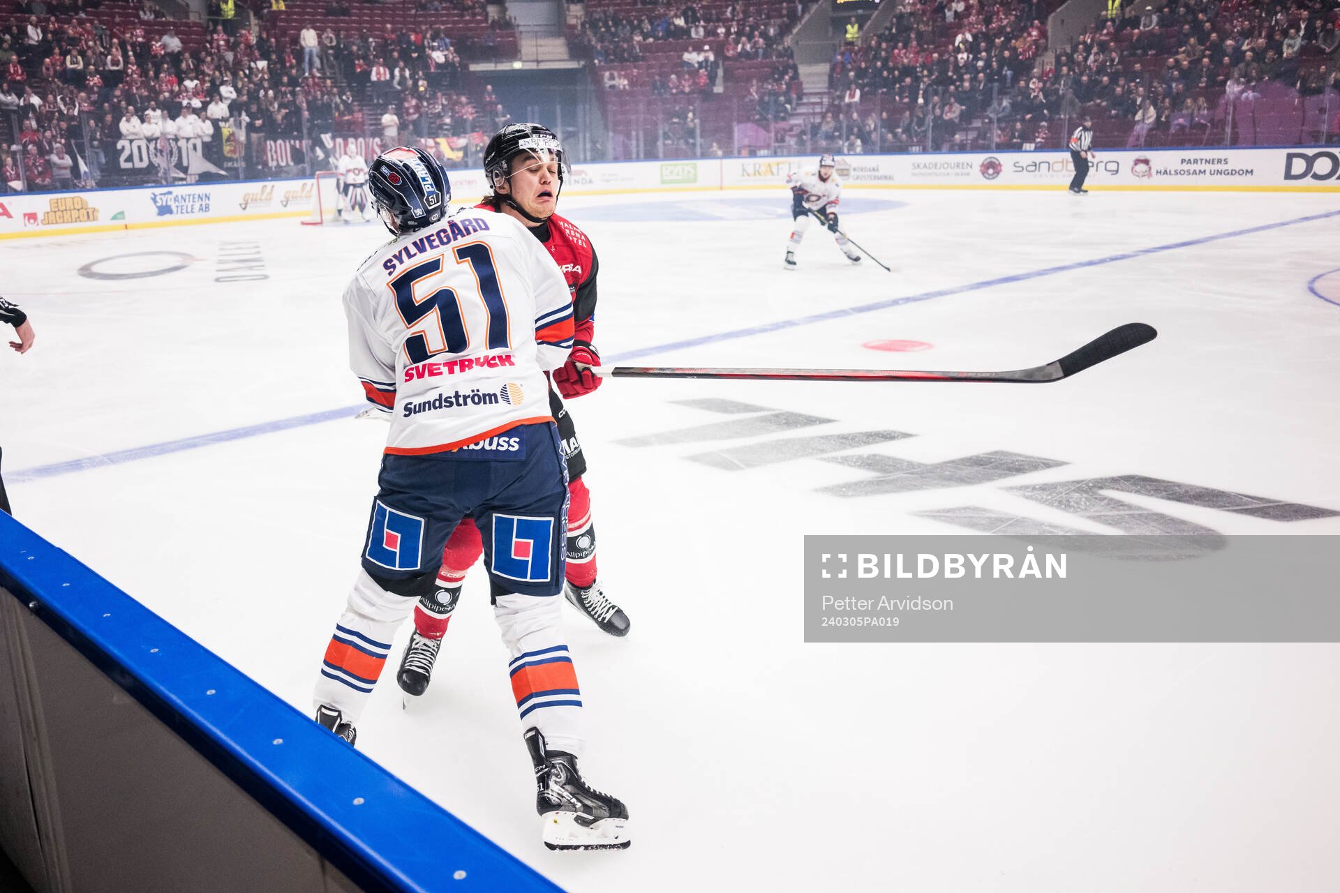 Växjös Emil Sylvegård och Malmö Redhawks Axel Sundberg