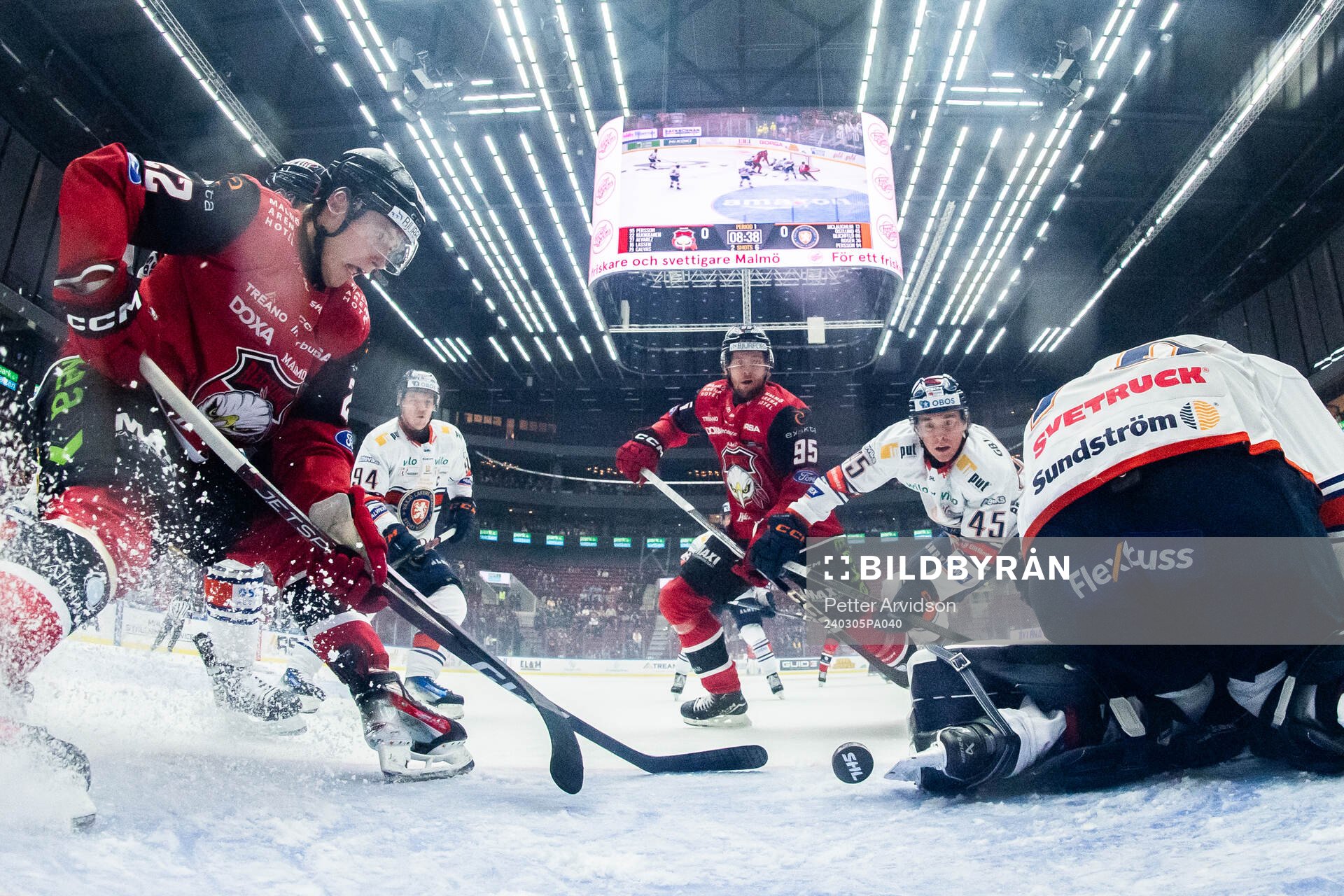 Malmö Redhawks Janne Kuokkanen gör 1-0 bakom målvakt