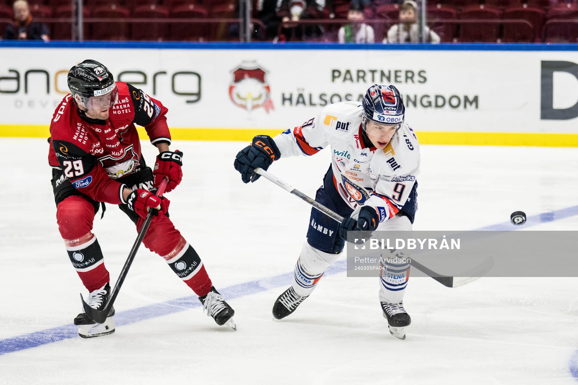 Malmö Redhawks Kim Rosdahl och Växjös Victor Stjernborg