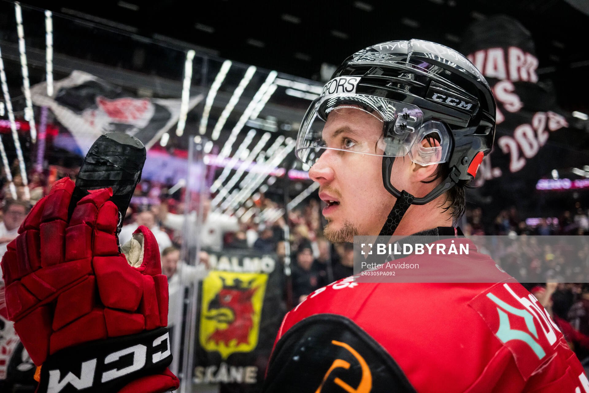 Malmö Redhawks Adam Ollas Mattsson jublar