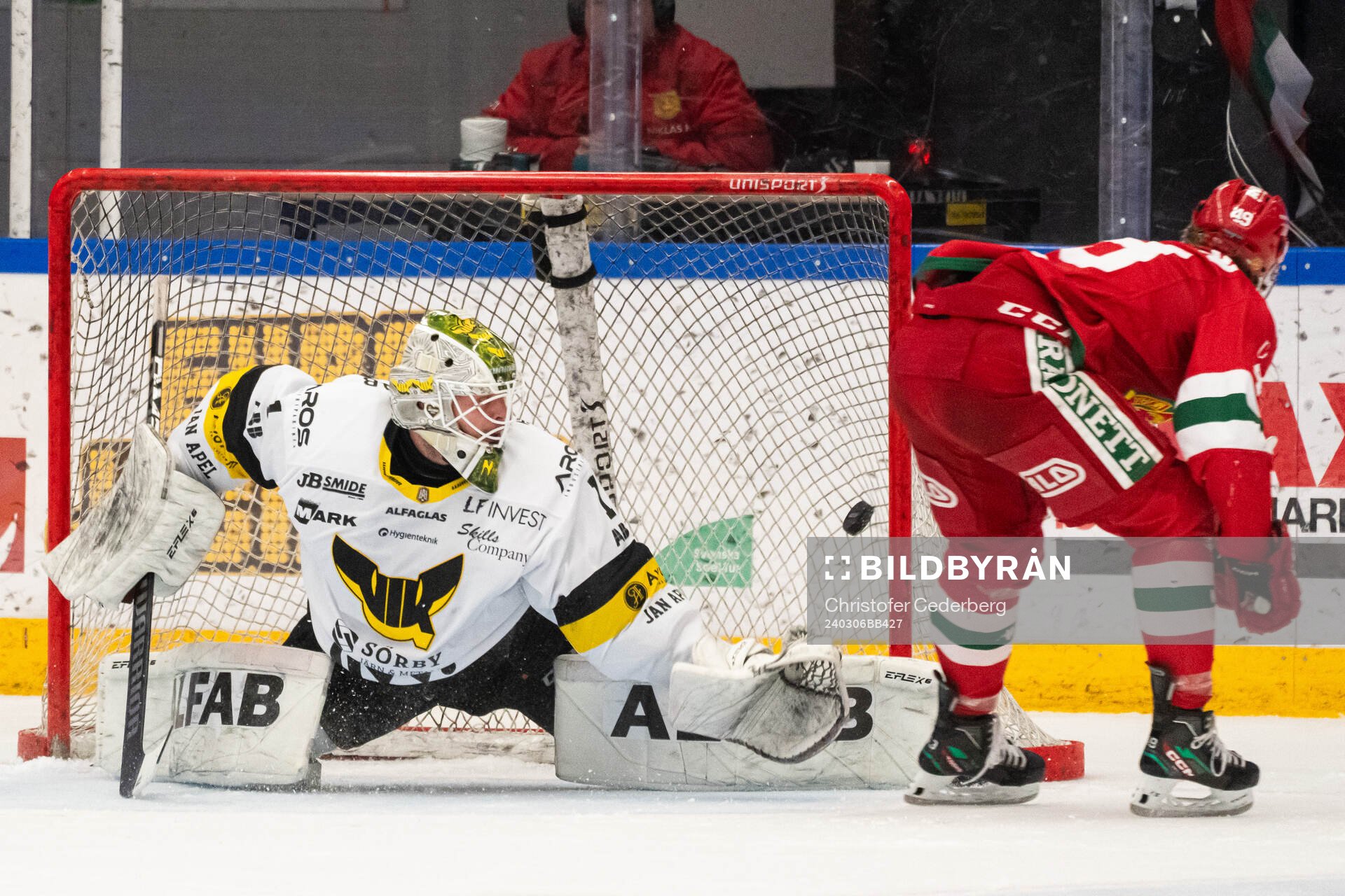 Moras Noah Steen gör 2-0 på Västerås målvakt Niklas