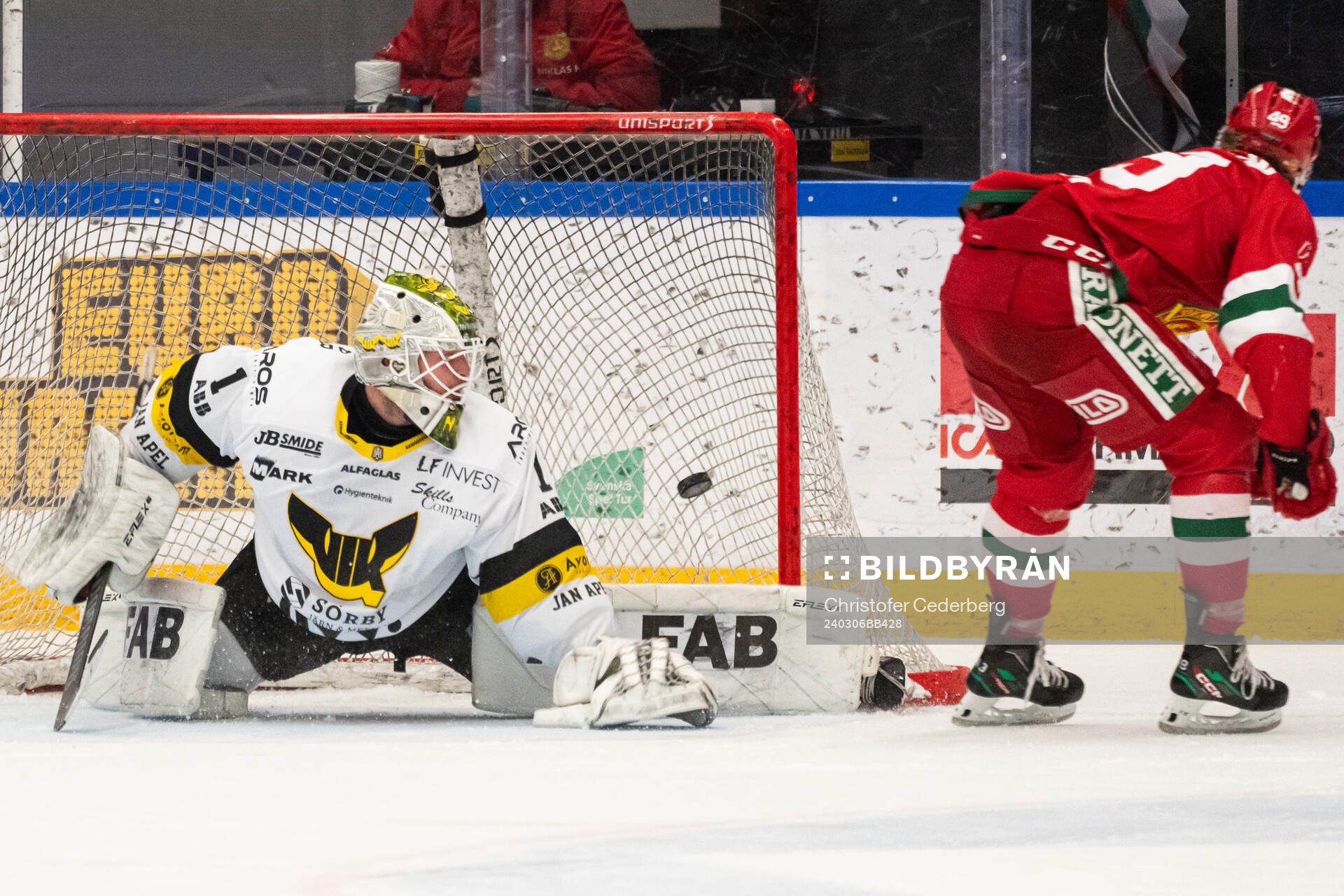 Moras Noah Steen gör 2-0 på Västerås målvakt Niklas