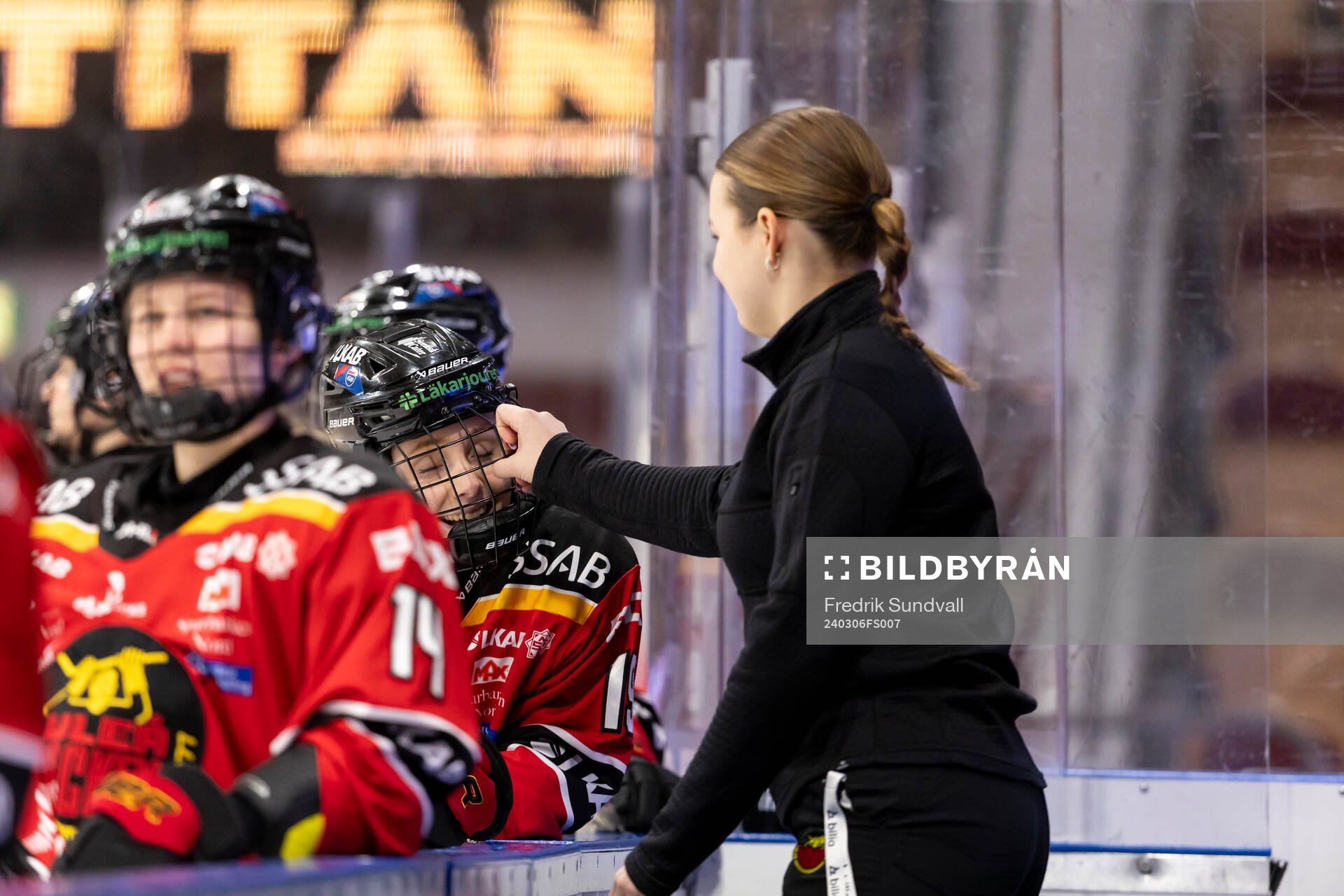 Luleå/MSSKs materialförvaltare Madeleine Winsa och Stella