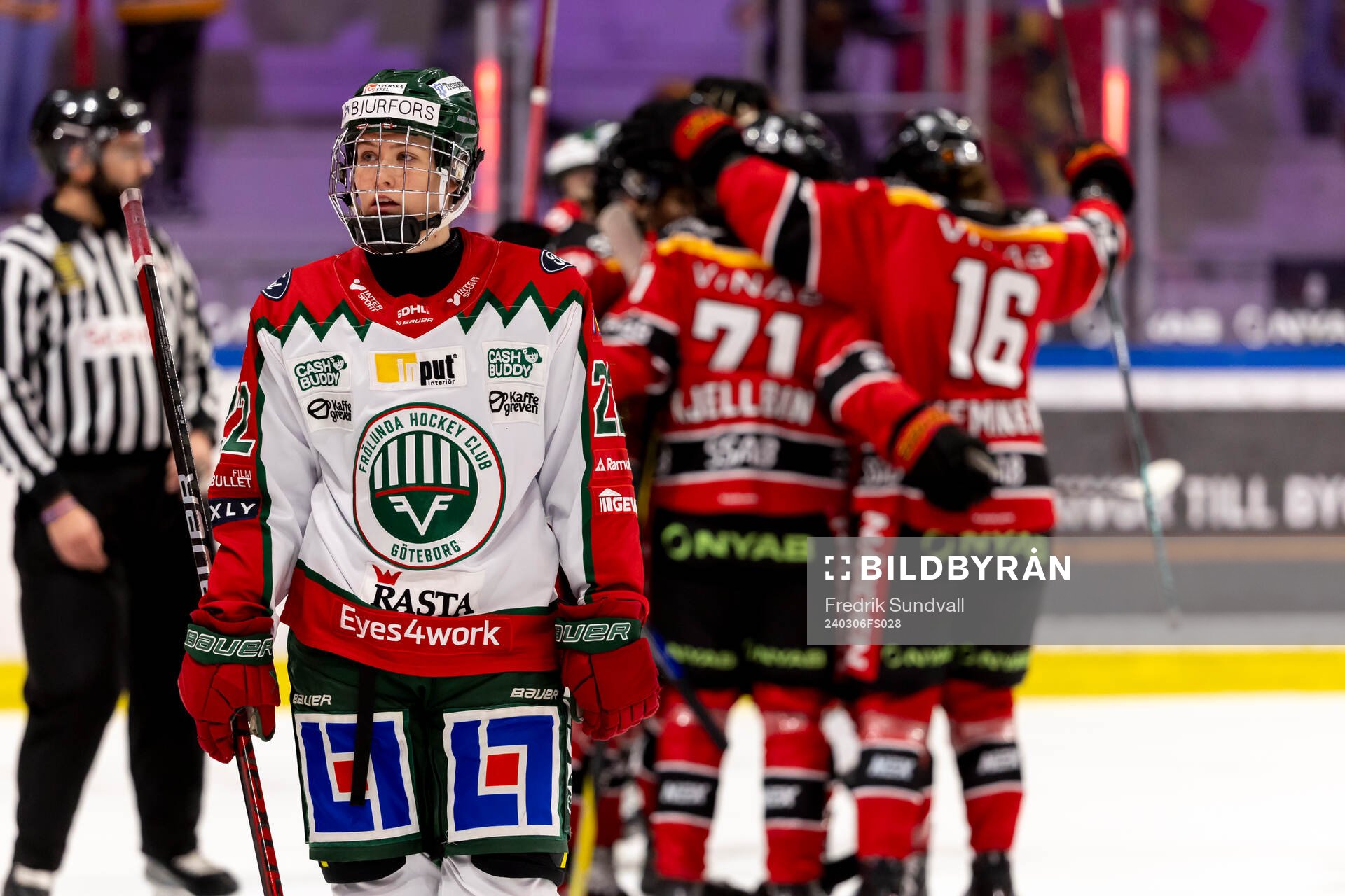 Besviken Frölundas Andrea Dalen framför jublande Luleå /