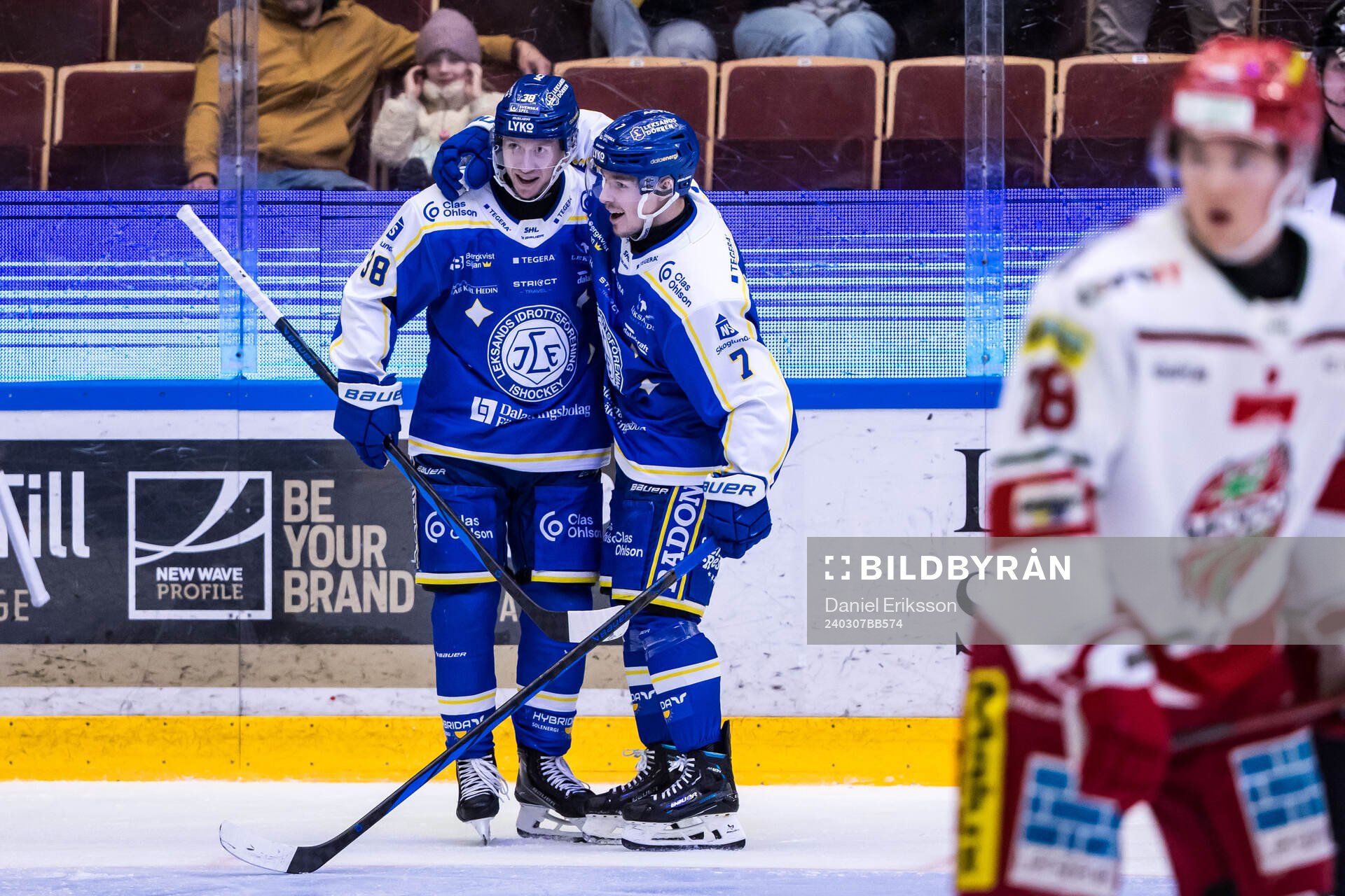 Leksands Olle Alsing jublar och Marcus Karlberg