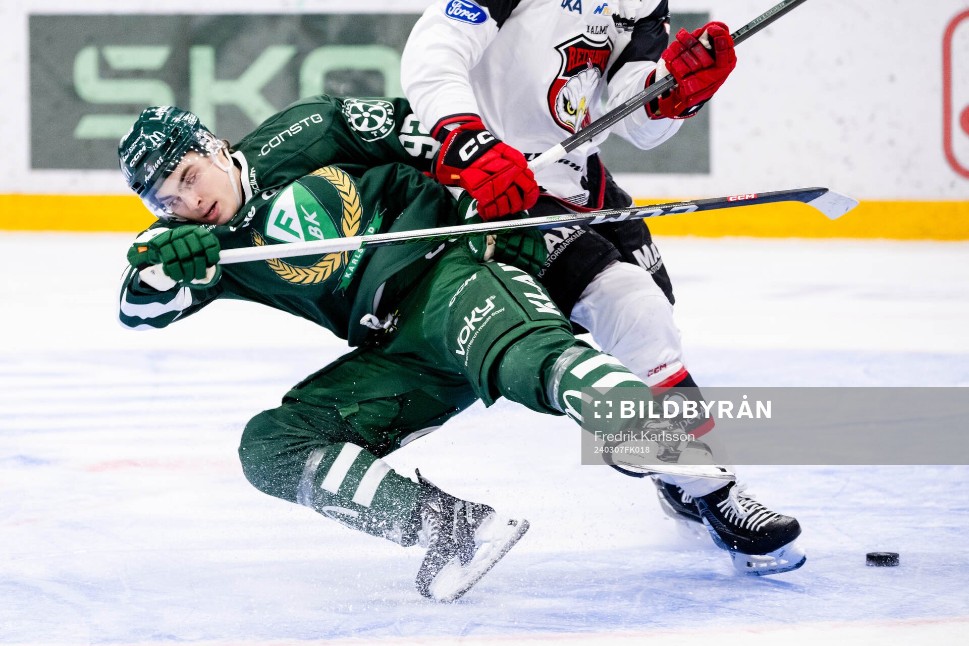 Färjestads Liam Öhgren och Malmö Redhawks Adam Ollas