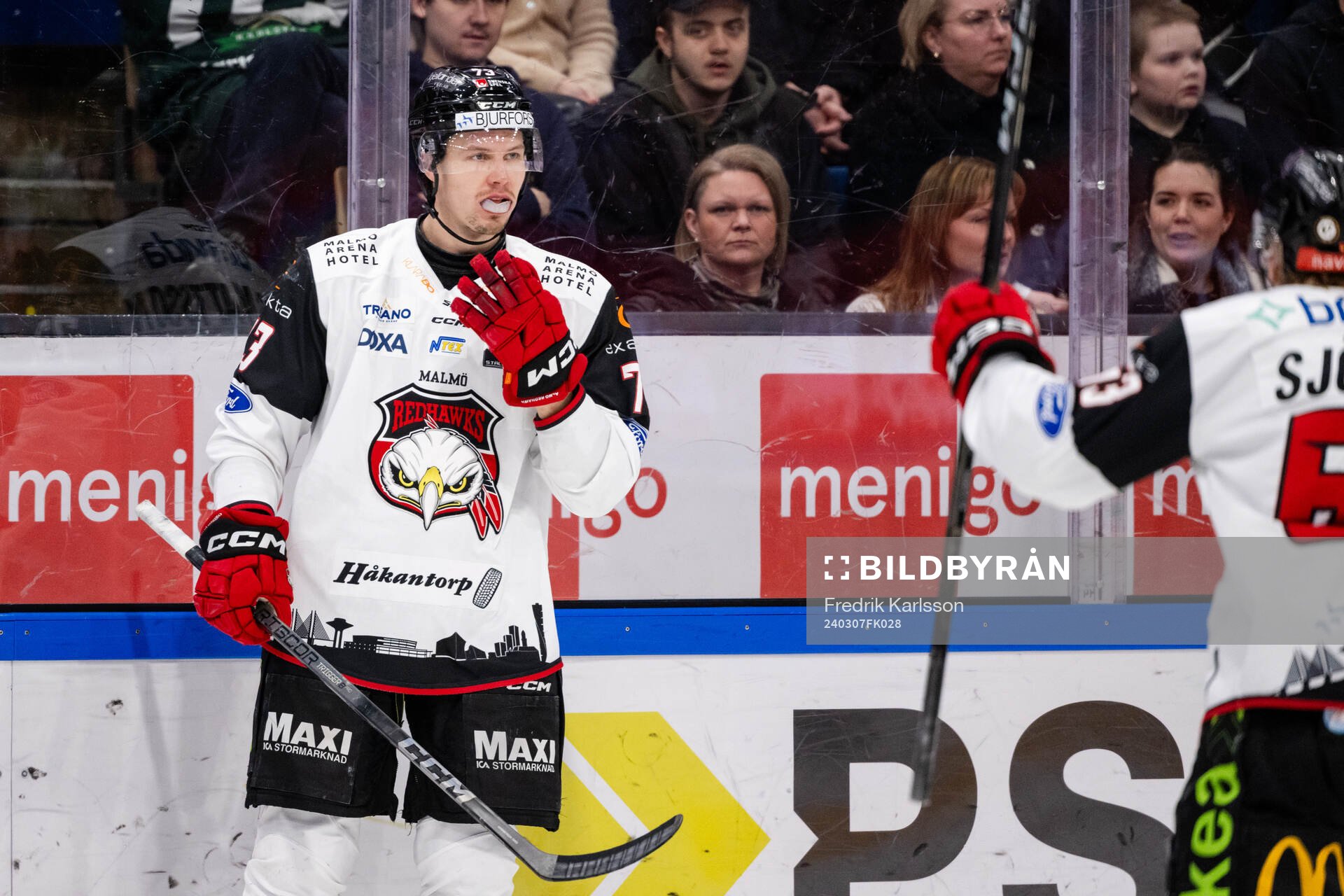 Malmö Redhawks Adam Ollas Mattsson jublar