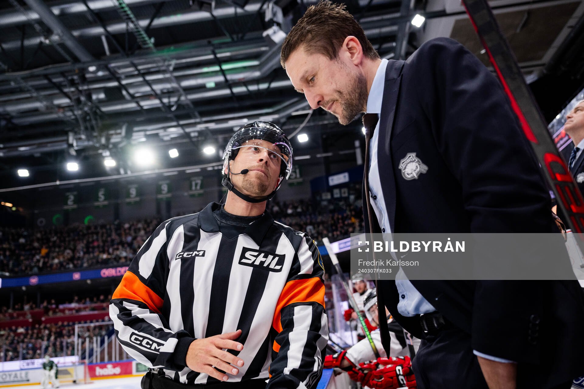 Domare Andreas Harnebring i samtal med Malmö Redhawks