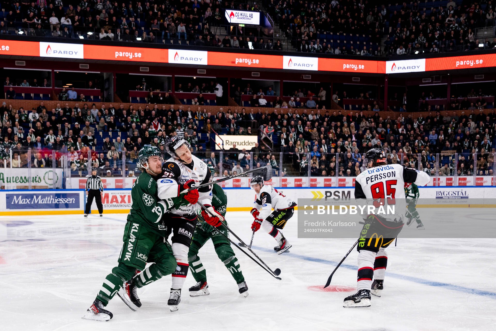 Färjestads Jeremy Salvas Groleau och Malmö Redhawks Robin