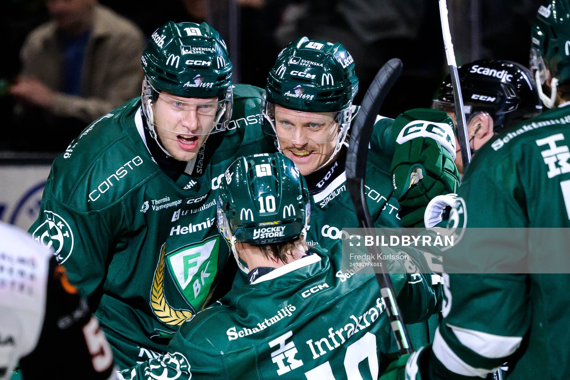 Färjestads Victor Ejdsell och Magnus Nygren jublar
