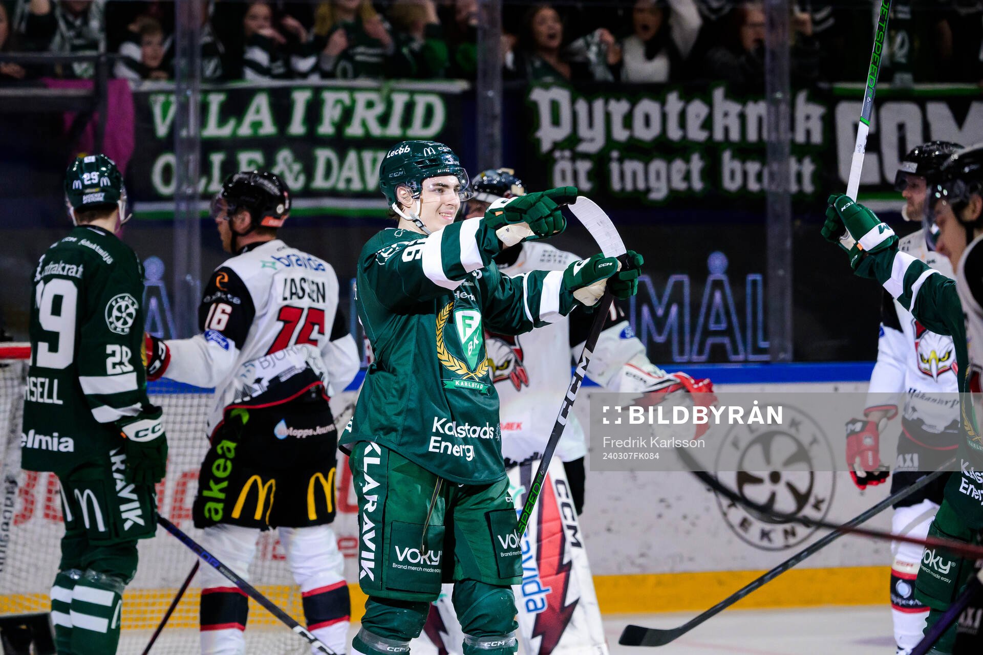 Färjestads Liam Öhgren jublar