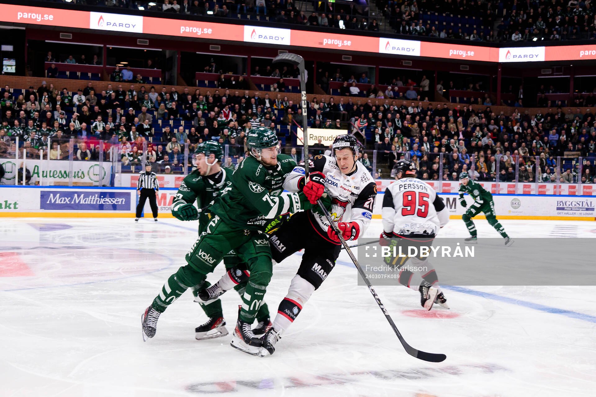Färjestads Jeremy Salvas Groleau och Malmö Redhawks Robin