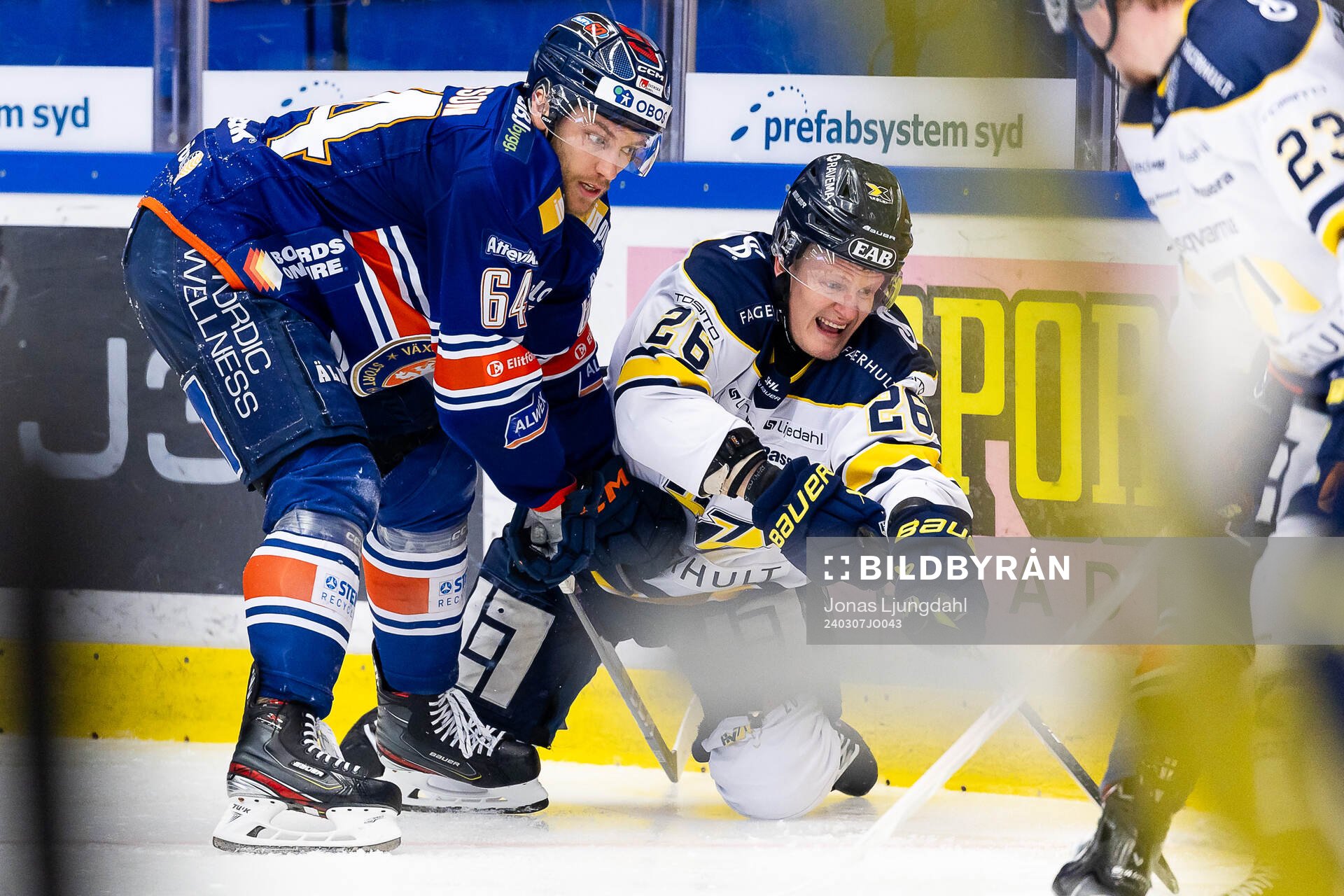 Växjös Eric Martinsson och HV71s Tommi Tikka