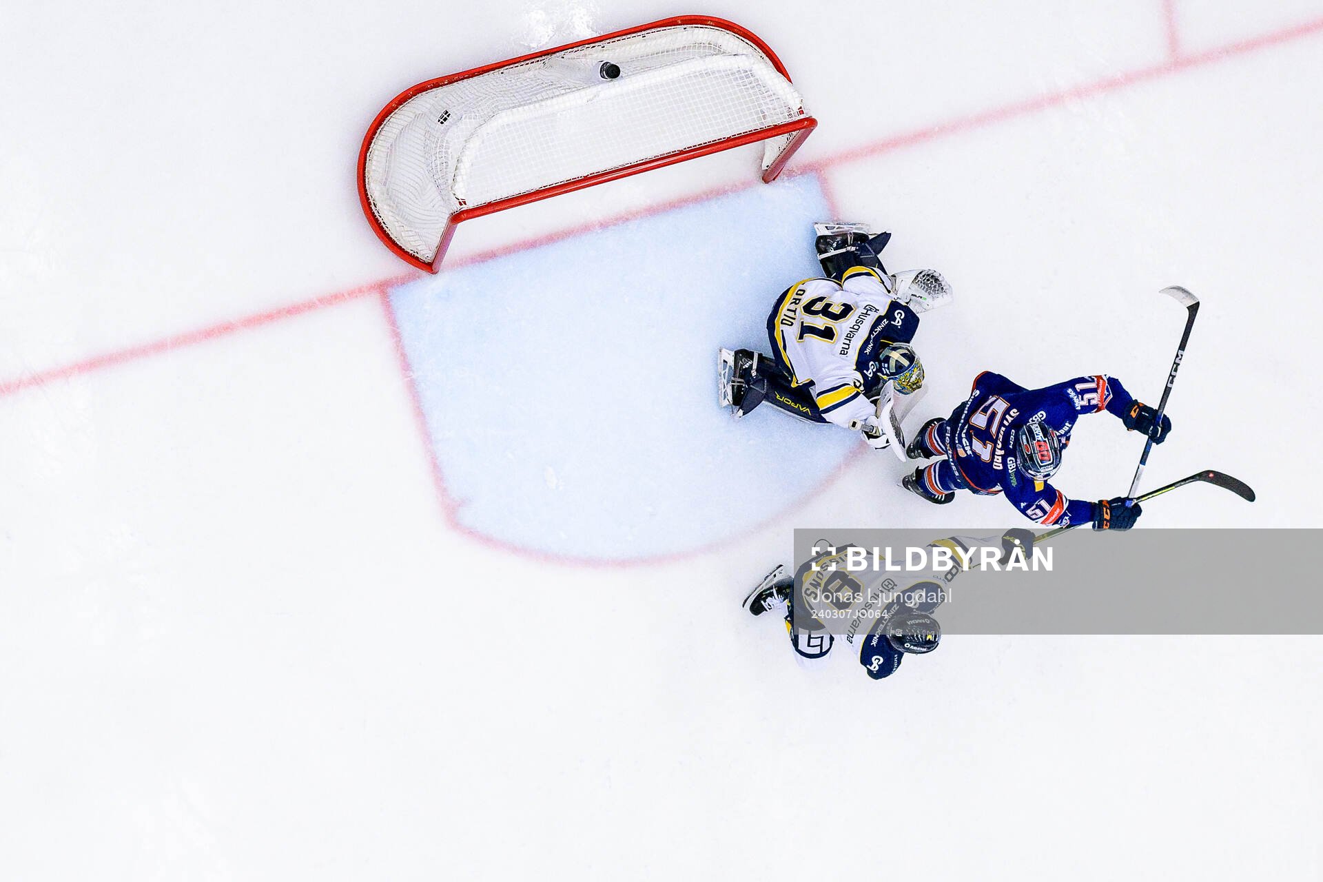 Växjös Dylan McLaughlin (ej i bild) gör mål 1-2 bakom