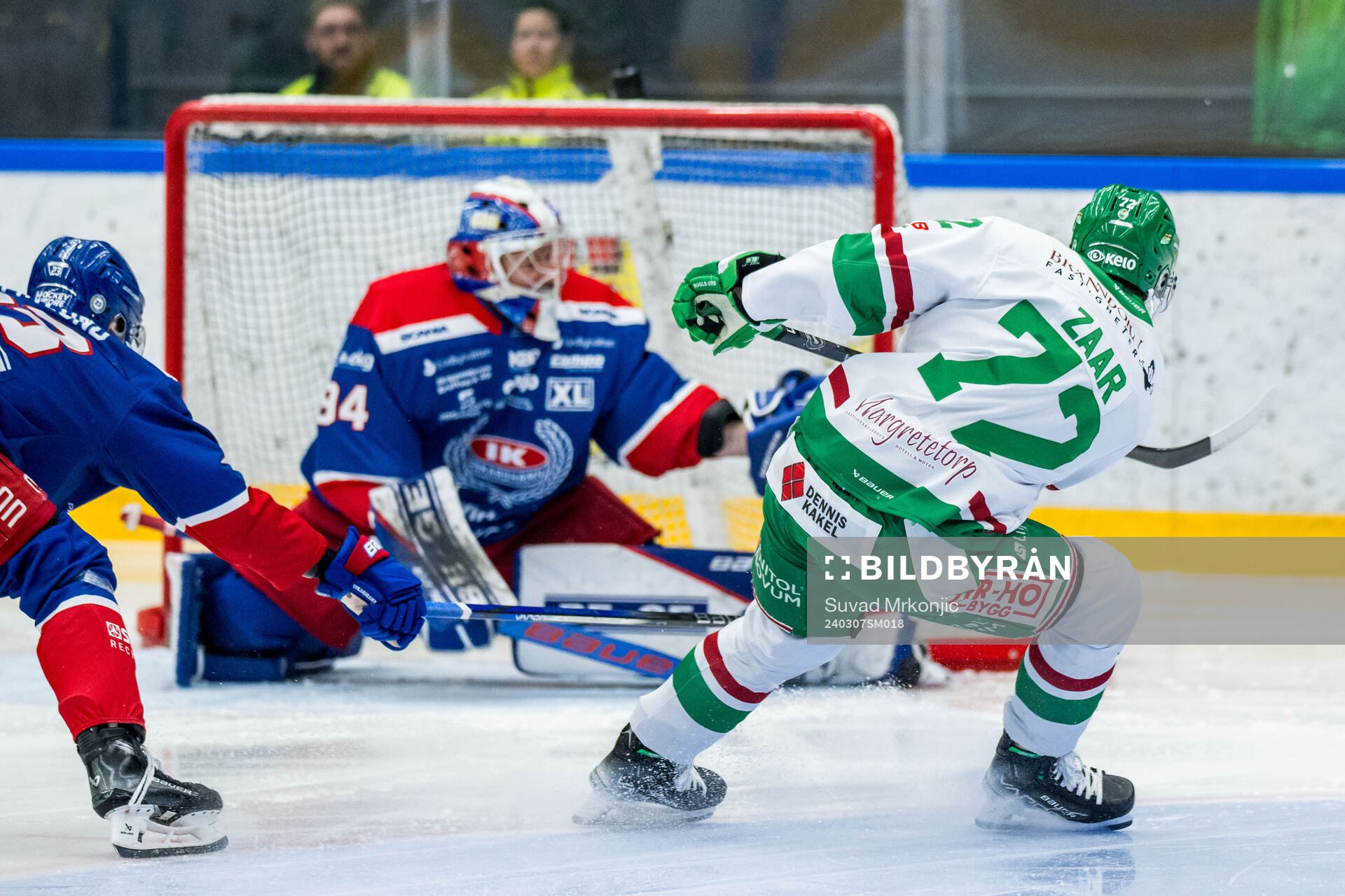 Oskarshamns målvakt Marek Langhamer och Rögles Daniel Zaar