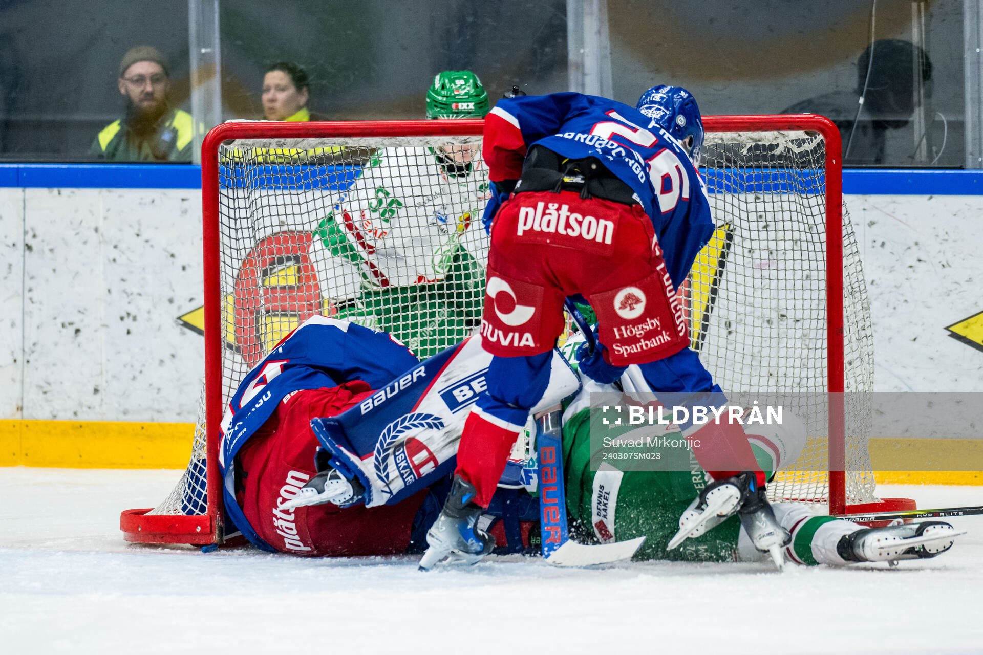 Oskarshamns målvakt Marek Langhamer och Rögles Simon