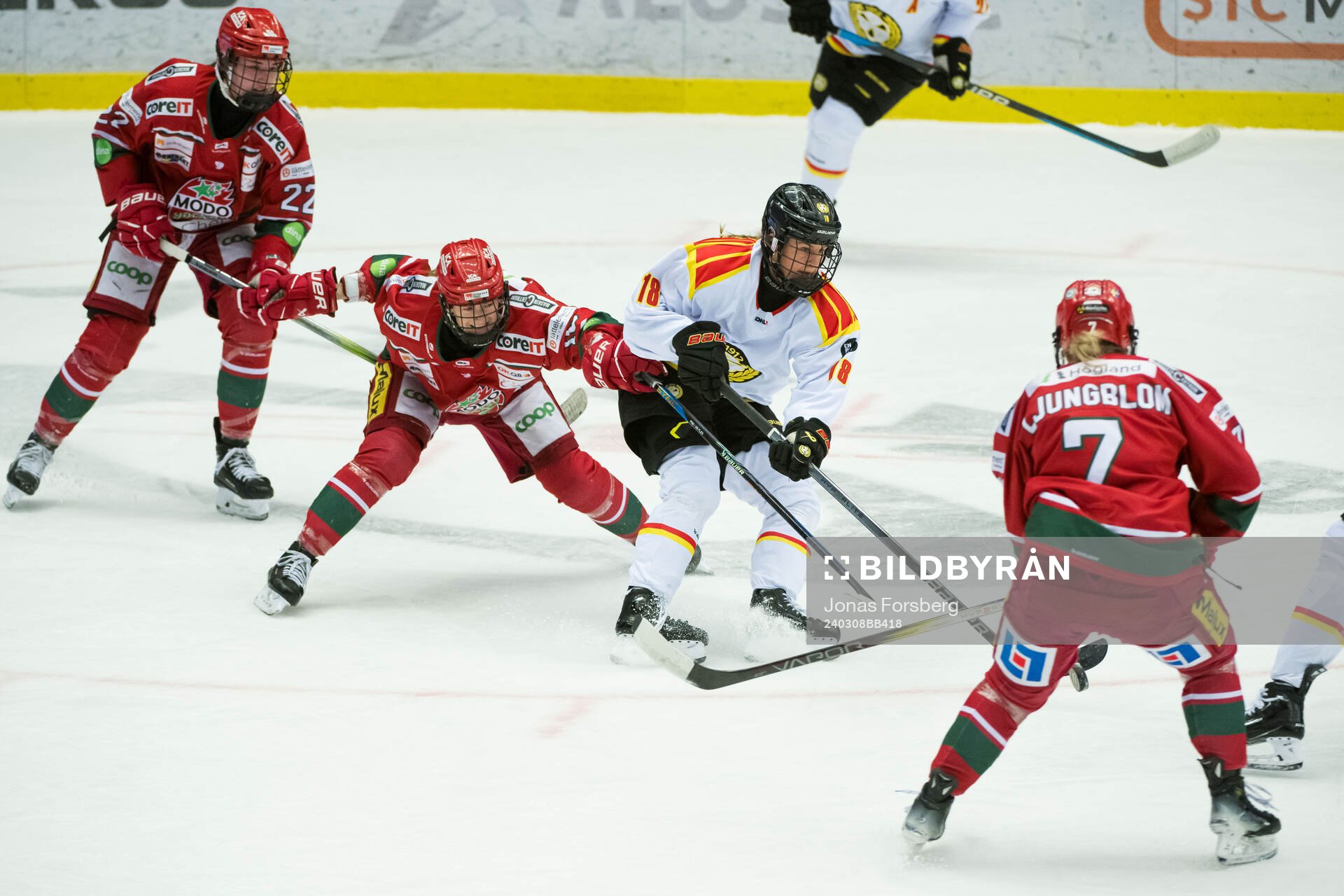 Brynäs Jenniina Nylund och Modos Linnea Andersson
