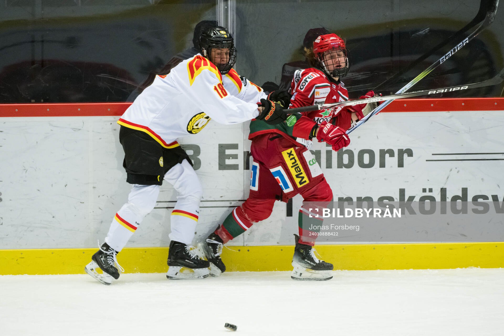 Brynäs Jenniina Nylund och Modos Lina Ljungblom