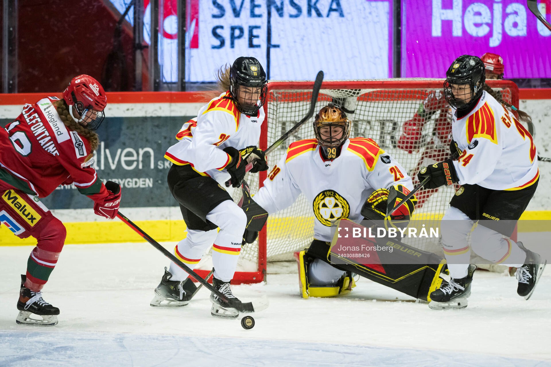 Brynäs målvakt Klara Peslarova, Moa Wernblom Sara