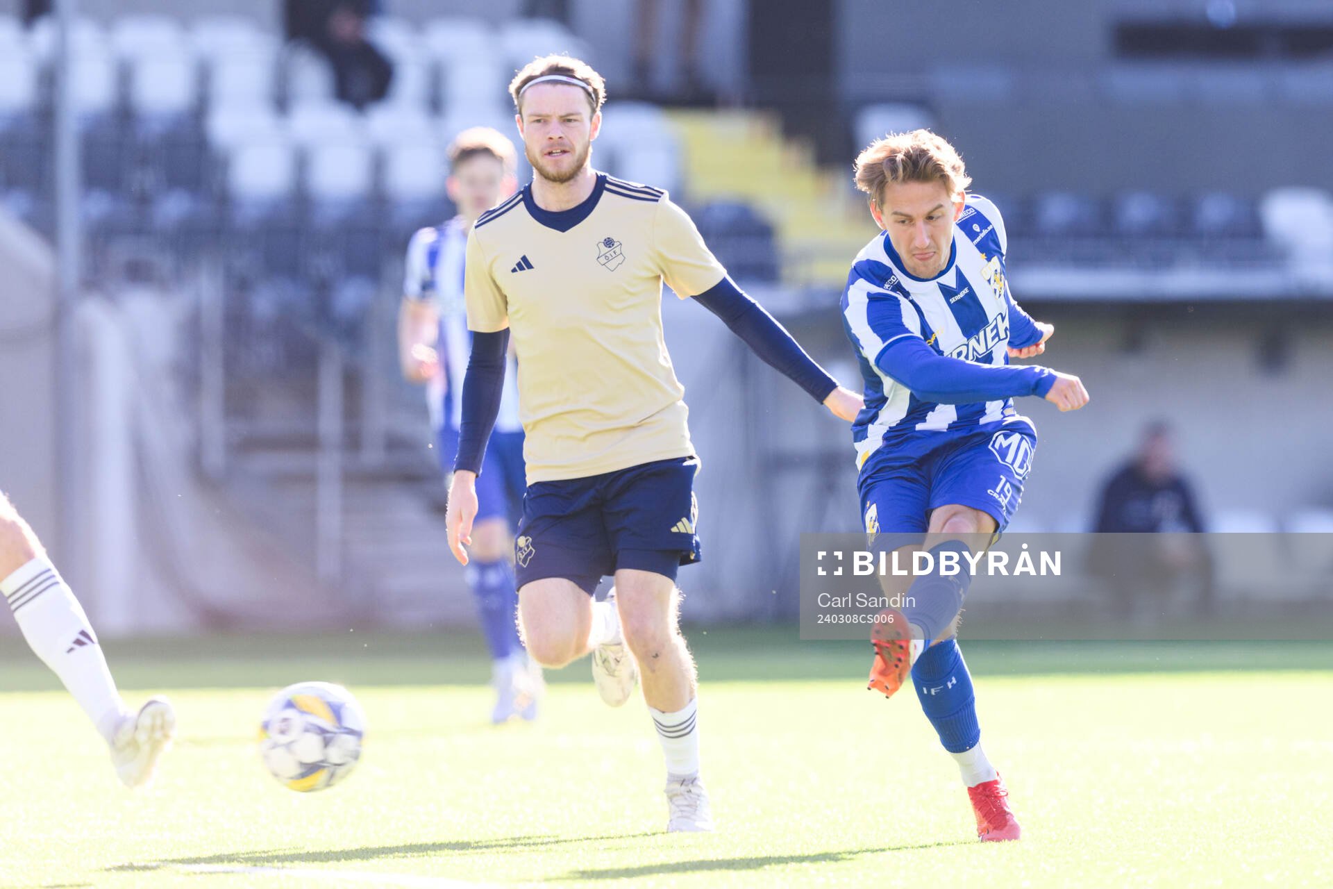 Östers Daniel Ljung och IFK Göteborgs Arbnor Mucolli