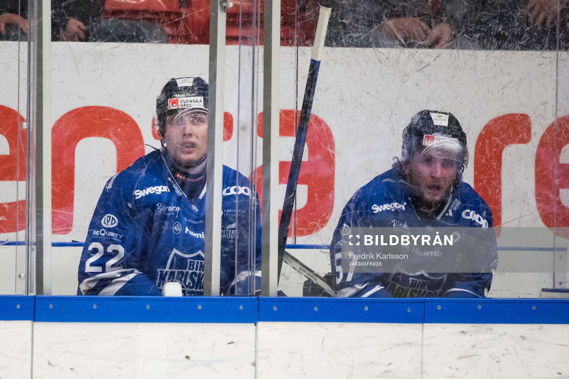 Karlskogas Viktor Lang och Måns Krämer i utvisningsbåset