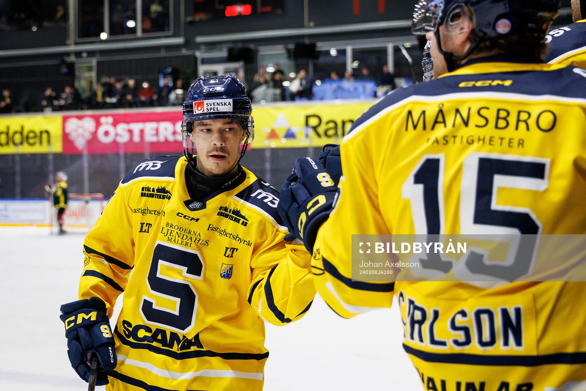 Södertäljes Miikka Pitkänen jublar