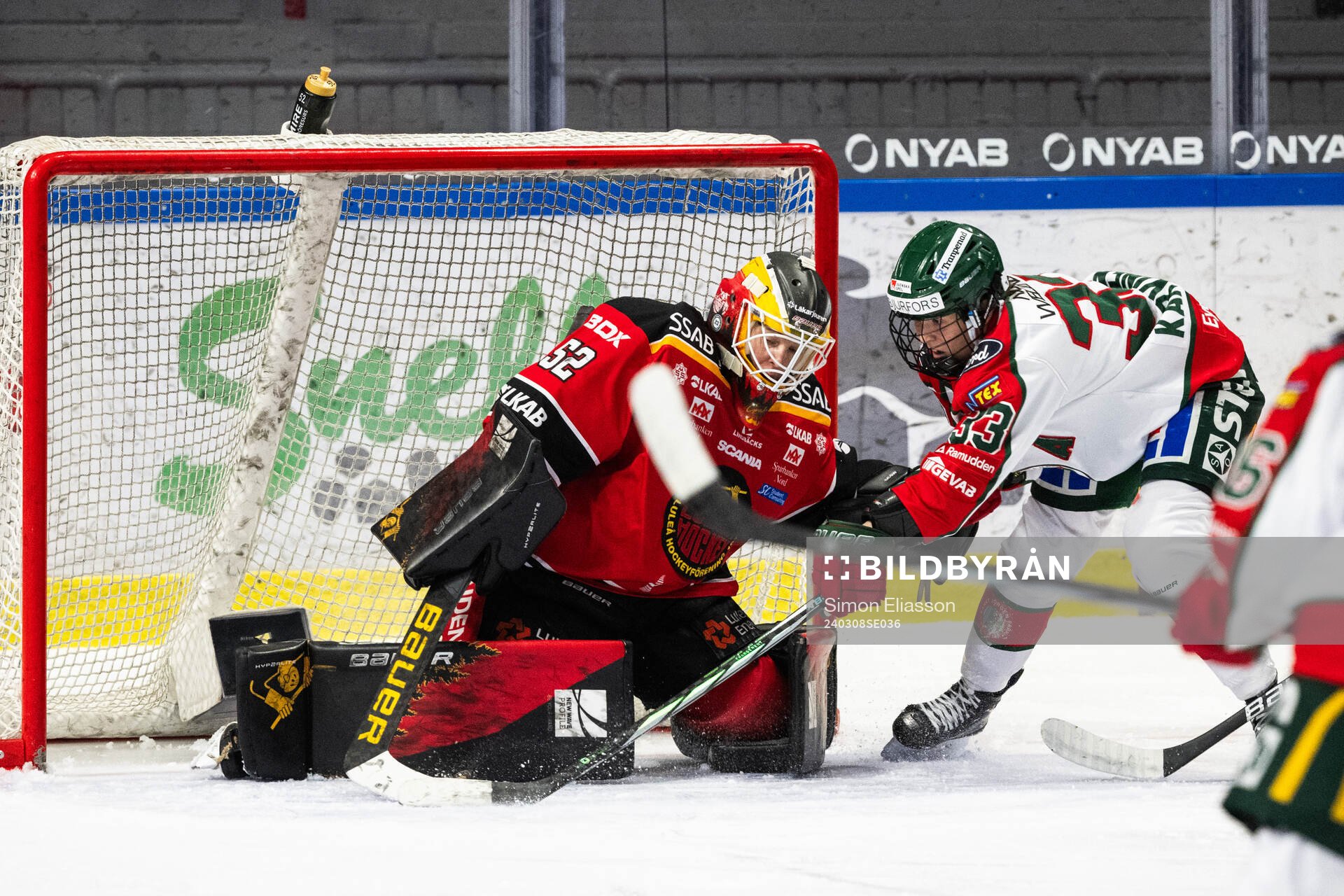 Luleås målvakt Sara Grahn och Frölundas Michelle Karvinen