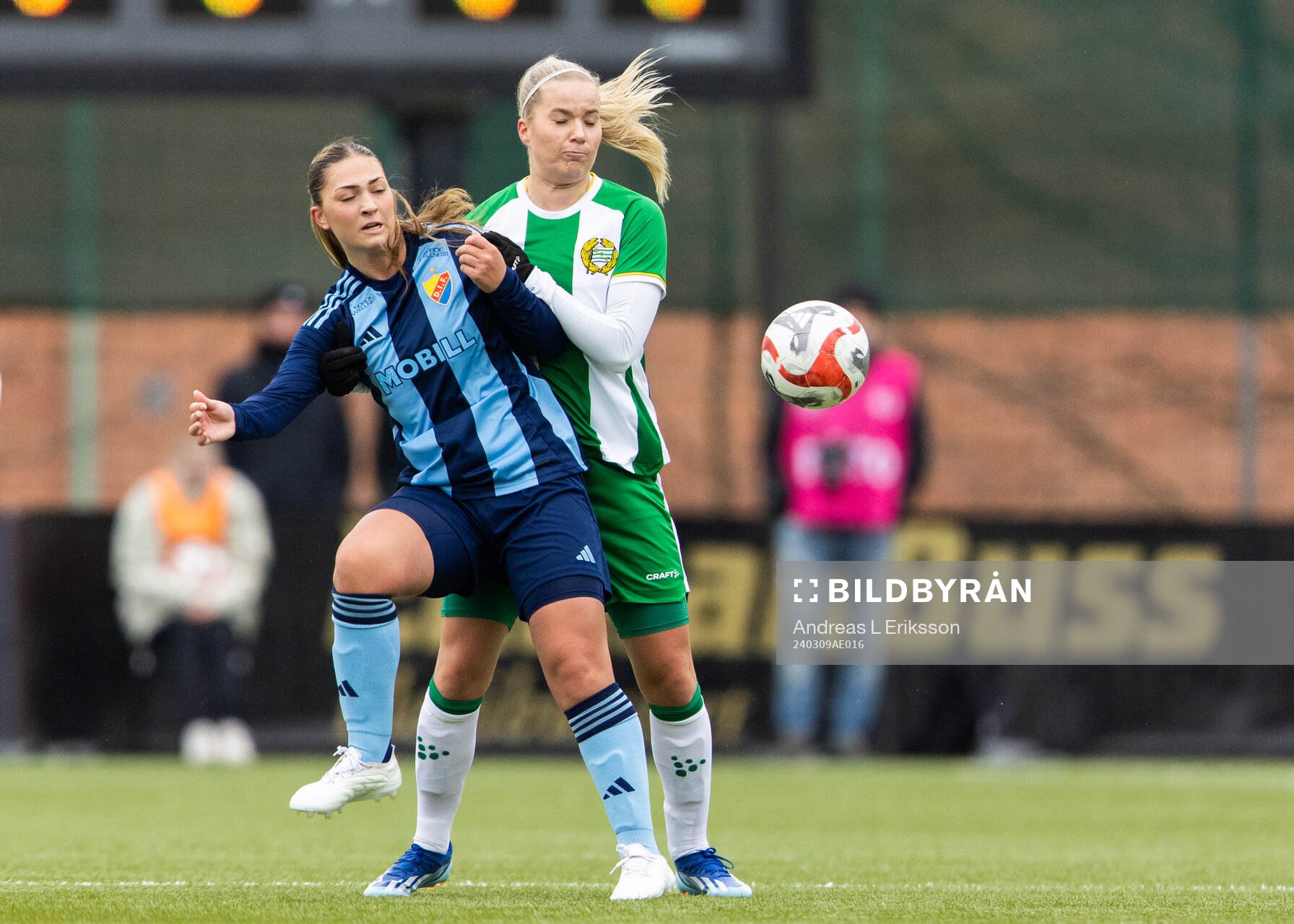Djurgårdens Olivia Ländin Sjöblom och Hammarbys Eva