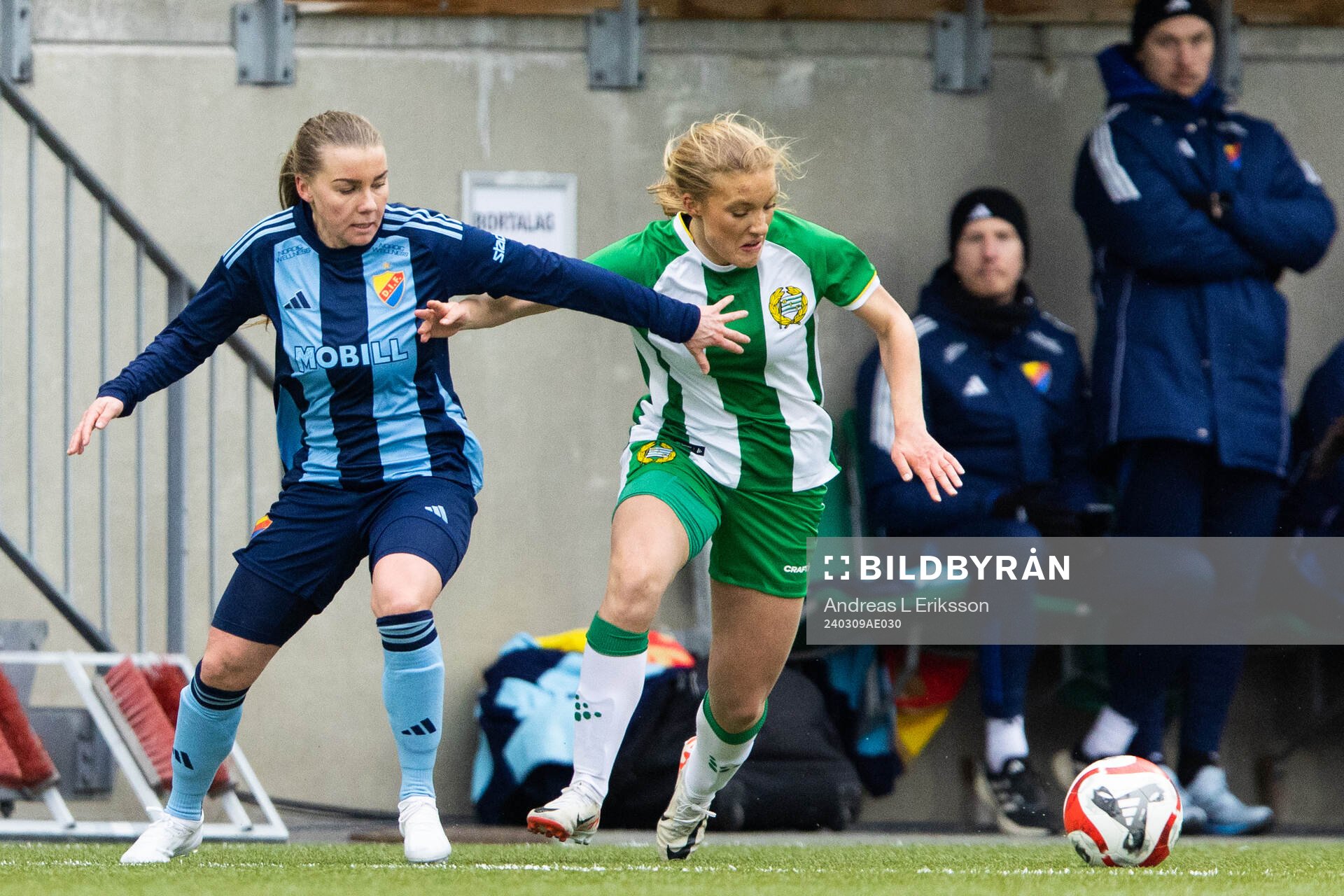Djurgårdens Ebba Hed och Hammarbys Smilla Holmberg