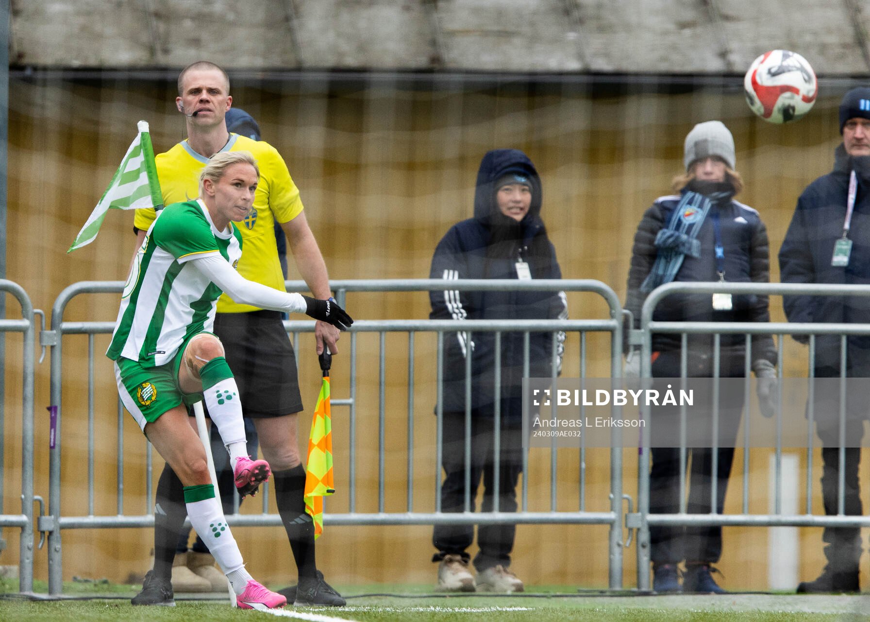 Hammarbys Jonna Andersson med en hörna