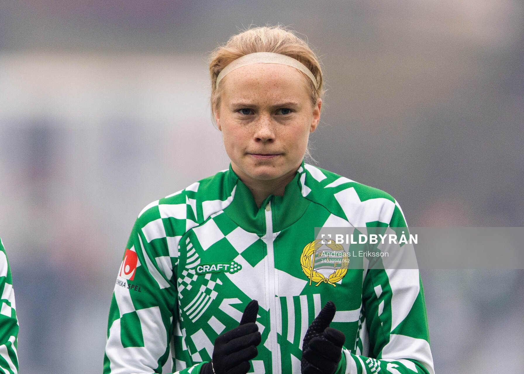 Hammarbys Julie Blakstad innan fotbollsmatchen i Svenska