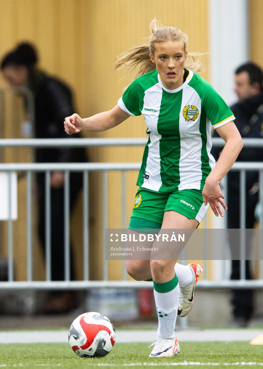 Hammarbys Smilla Holmberg under fotbollsmatchen i Svenska Cupen mellan Hammarby och Djurgården den 9 mars 2024 i Stockholm. 