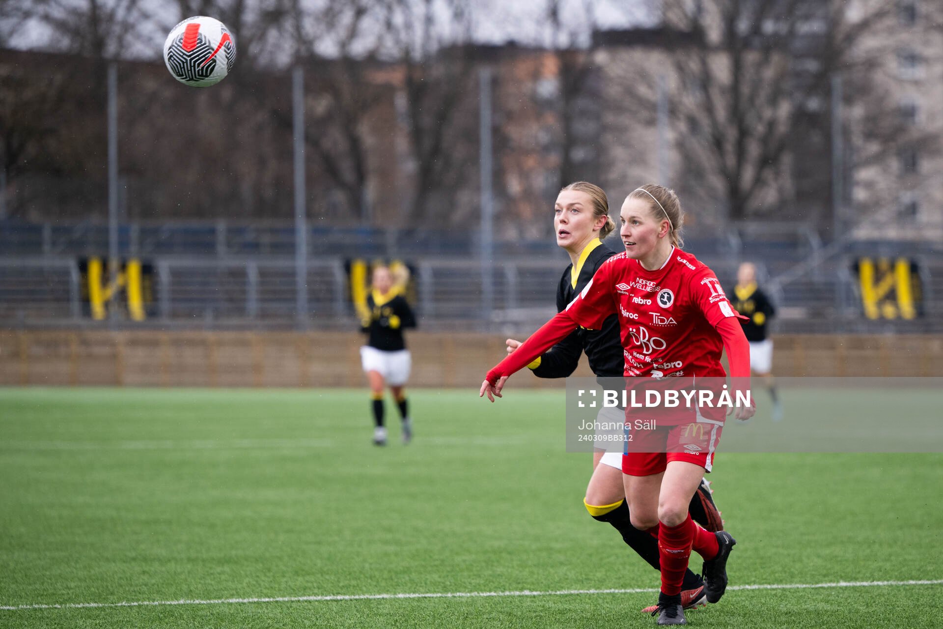 AIKs Beata Olsson och Örebros Beatrice Gärds