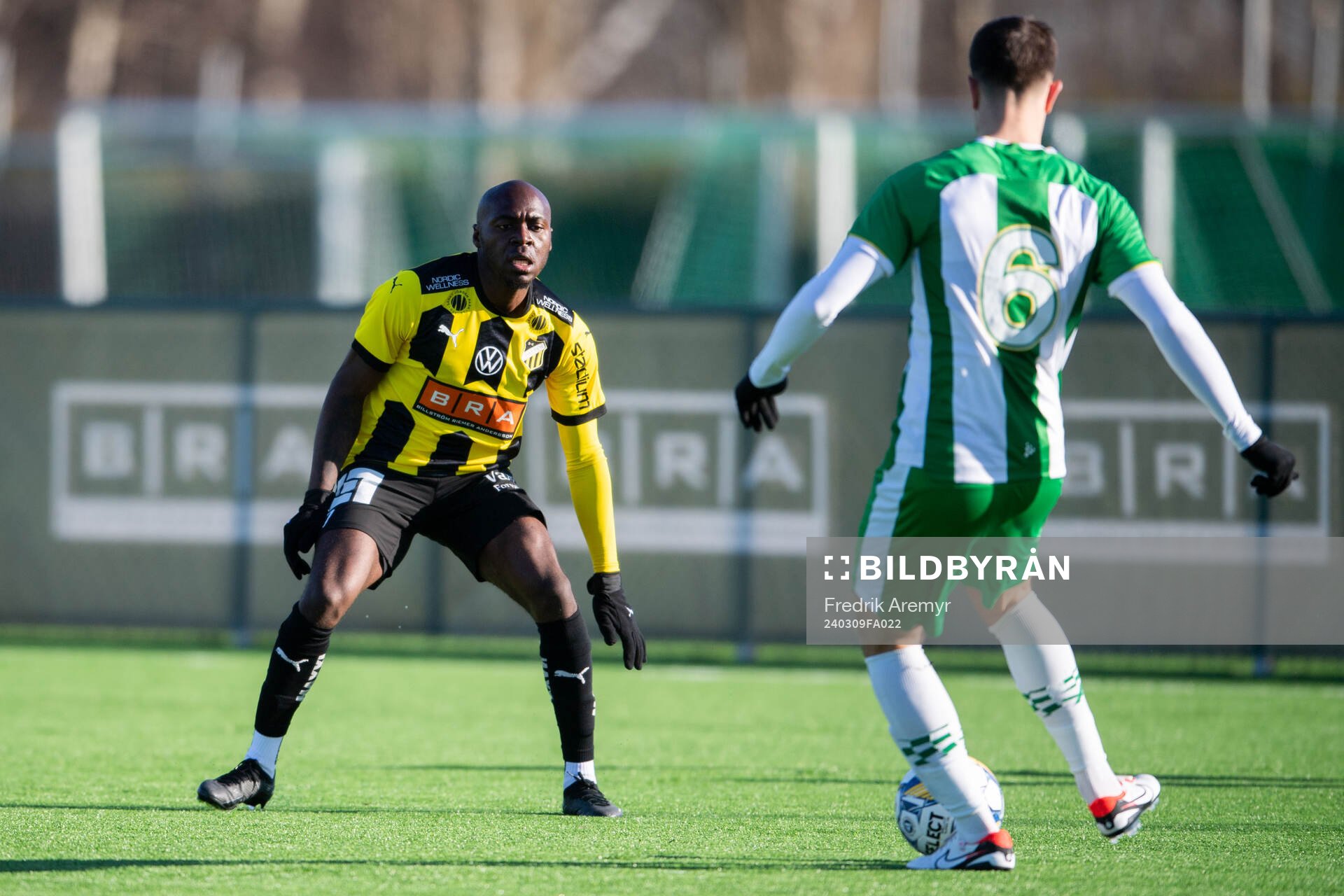 Häckens Edward Chilufya och Hammarbys Pavle Vagic