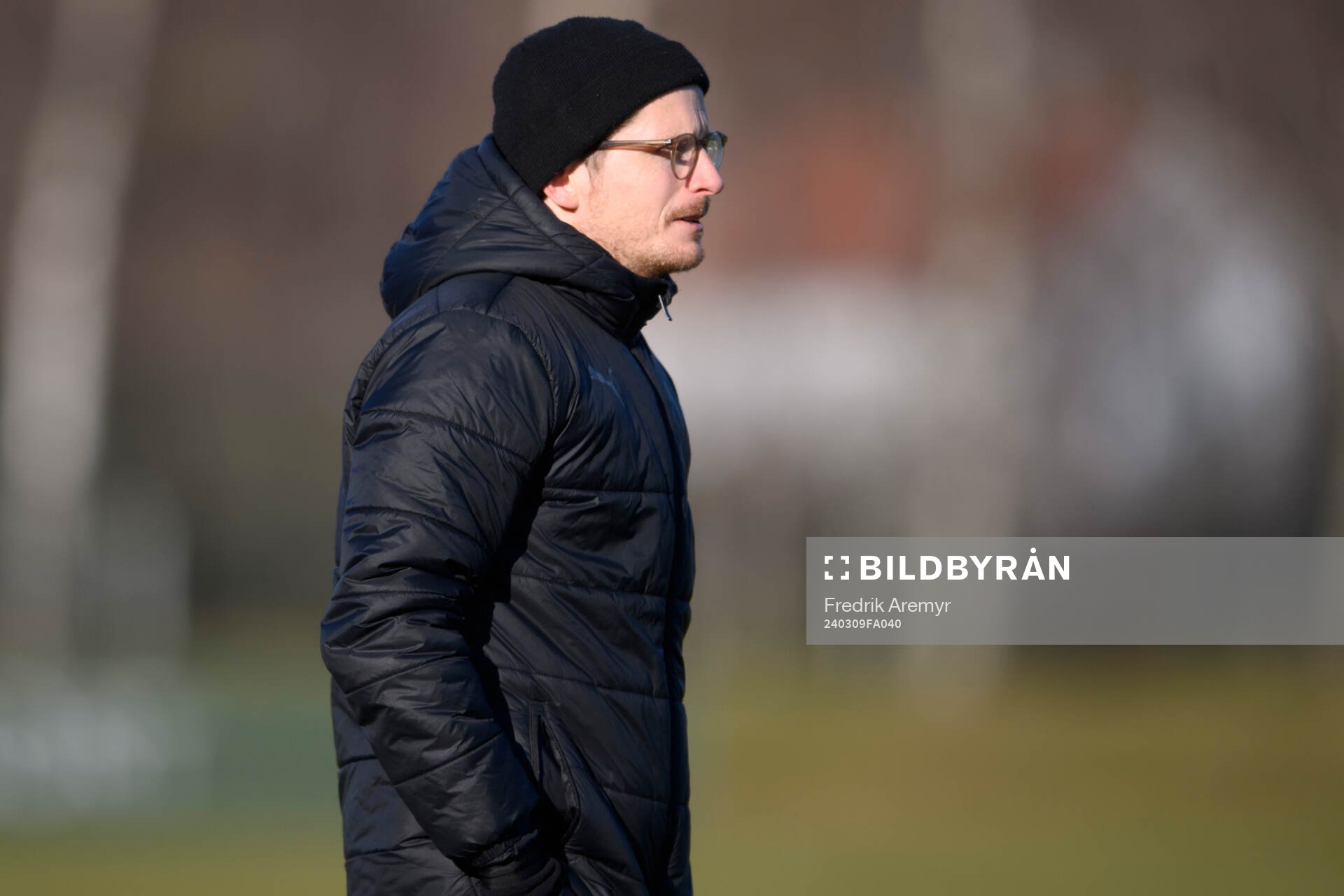 Häckens scout Erik Friberg under träningsmatchen i fotboll mellan Häcken och Hammarby den 9 mars 2024 i Göteborg. 