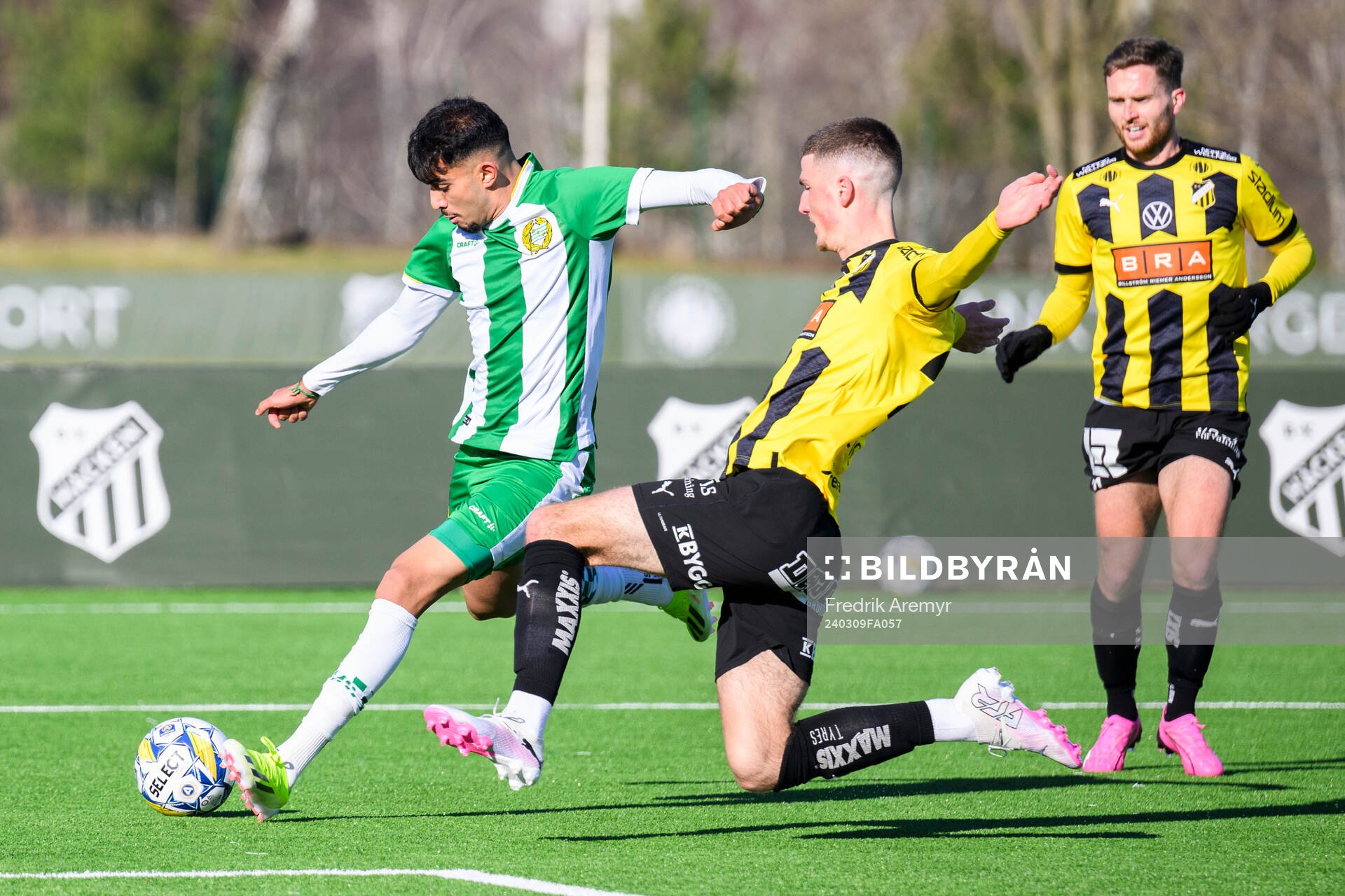 Hammarbys Montader Madjed och Häckens Nikola Zecevic