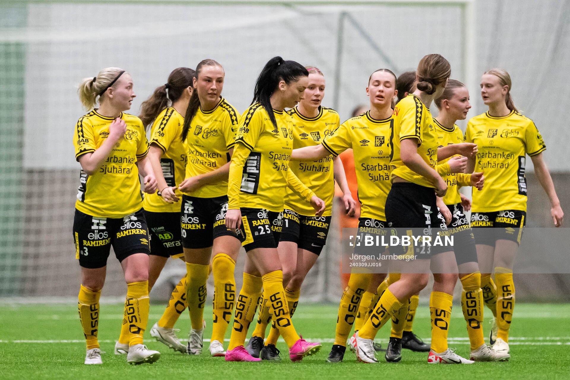 Elfsborgs Izabella Bergström jublar med lagkamrater