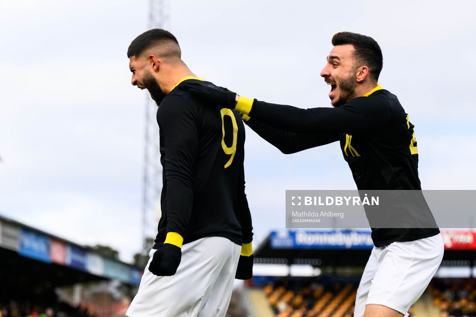 AIKs Omar Faraj och Ioannis Pittas jublar
