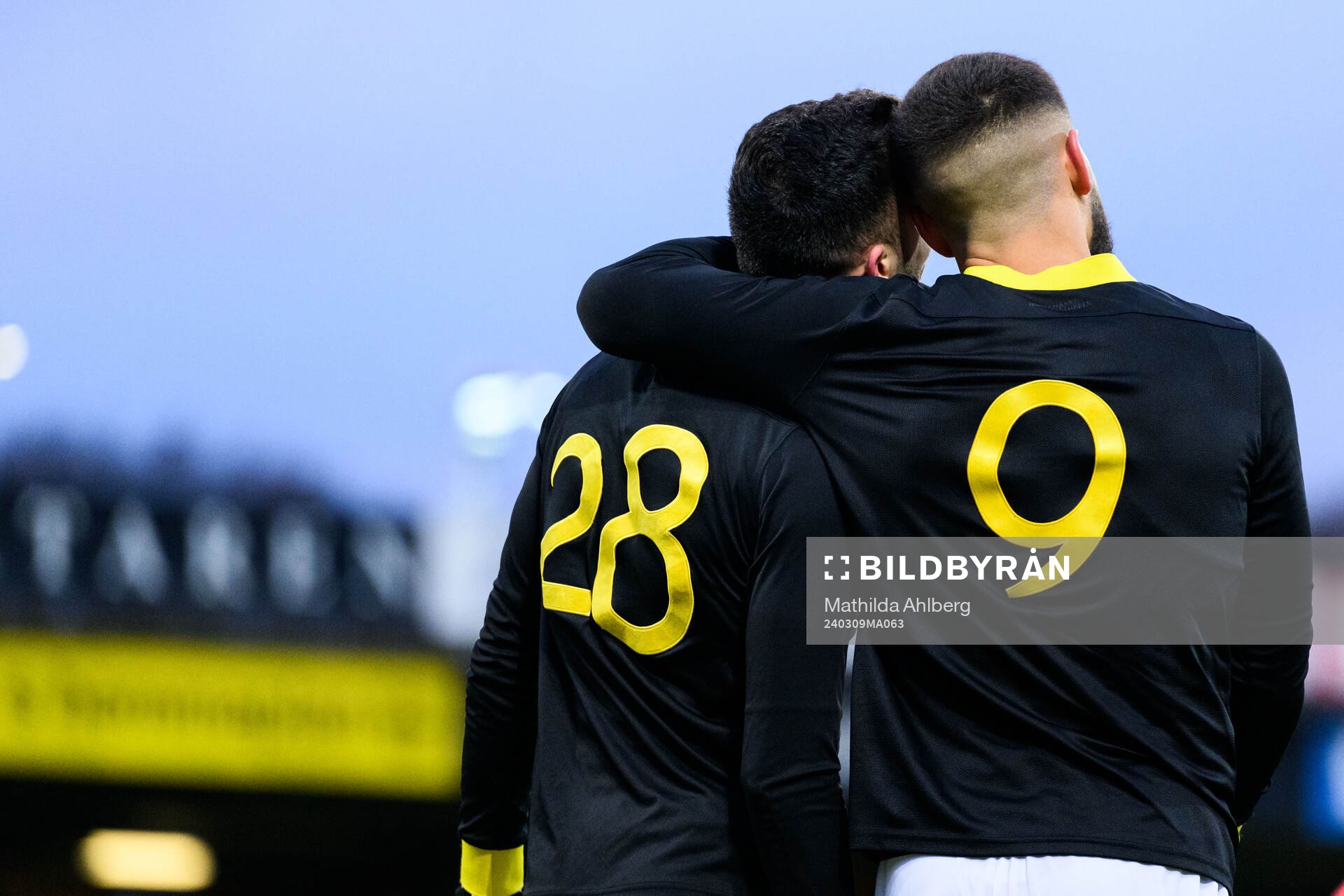 AIKs Ioannis Pittas och Omar Faraj jublar