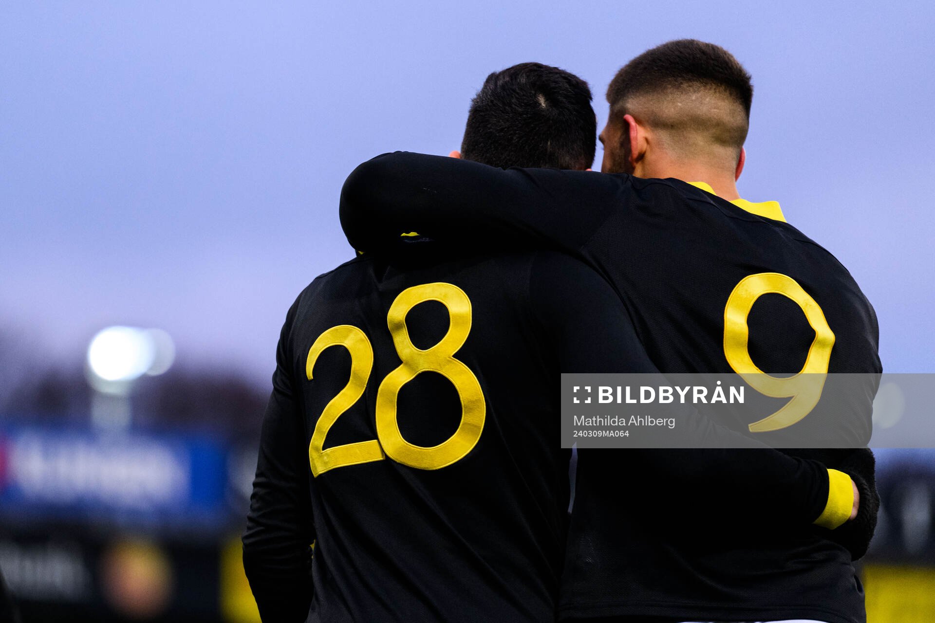 AIKs Ioannis Pittas och Omar Faraj jublar