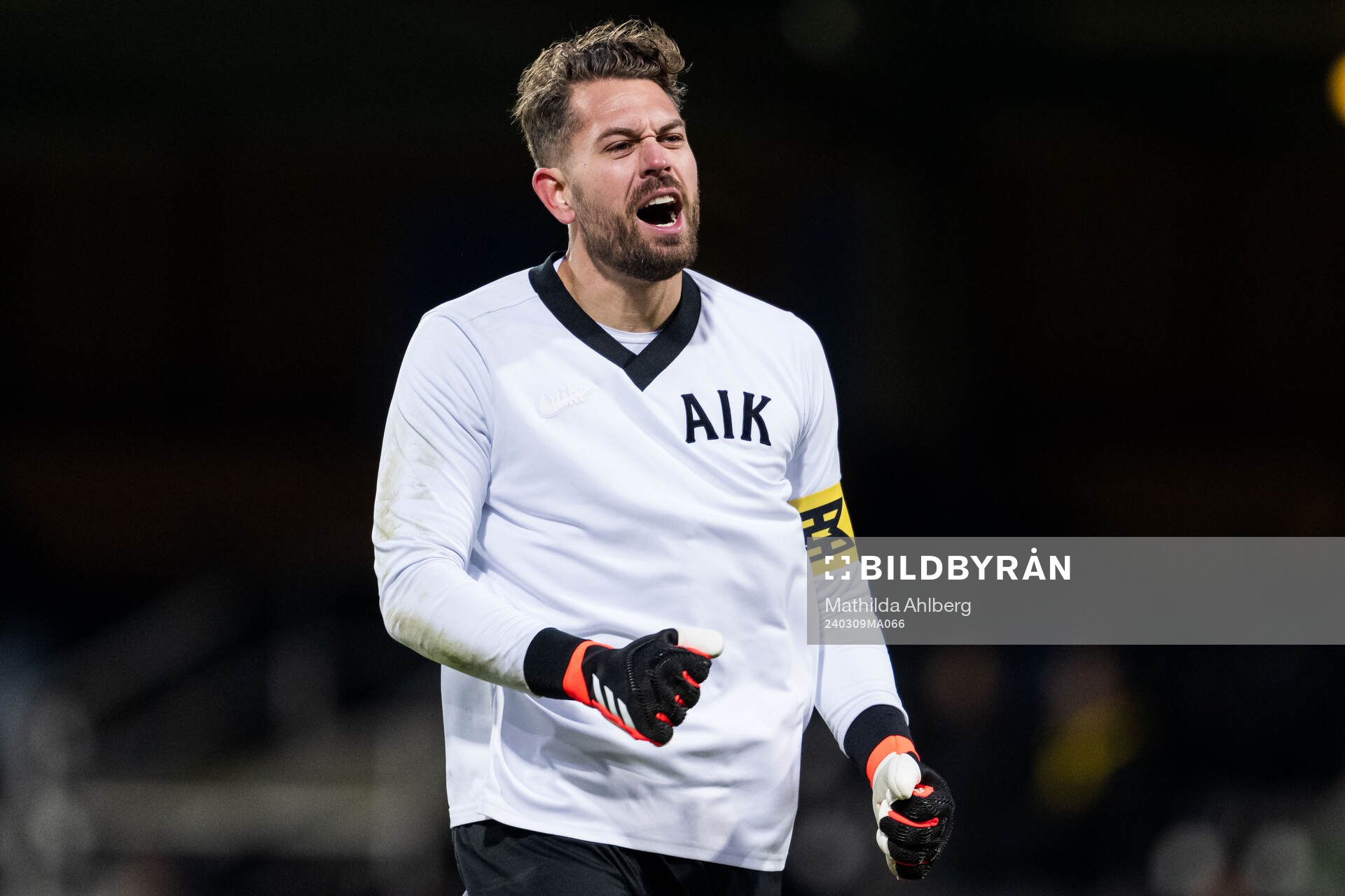 AIKs målvakt Kristoffer Nordfeldt jublar