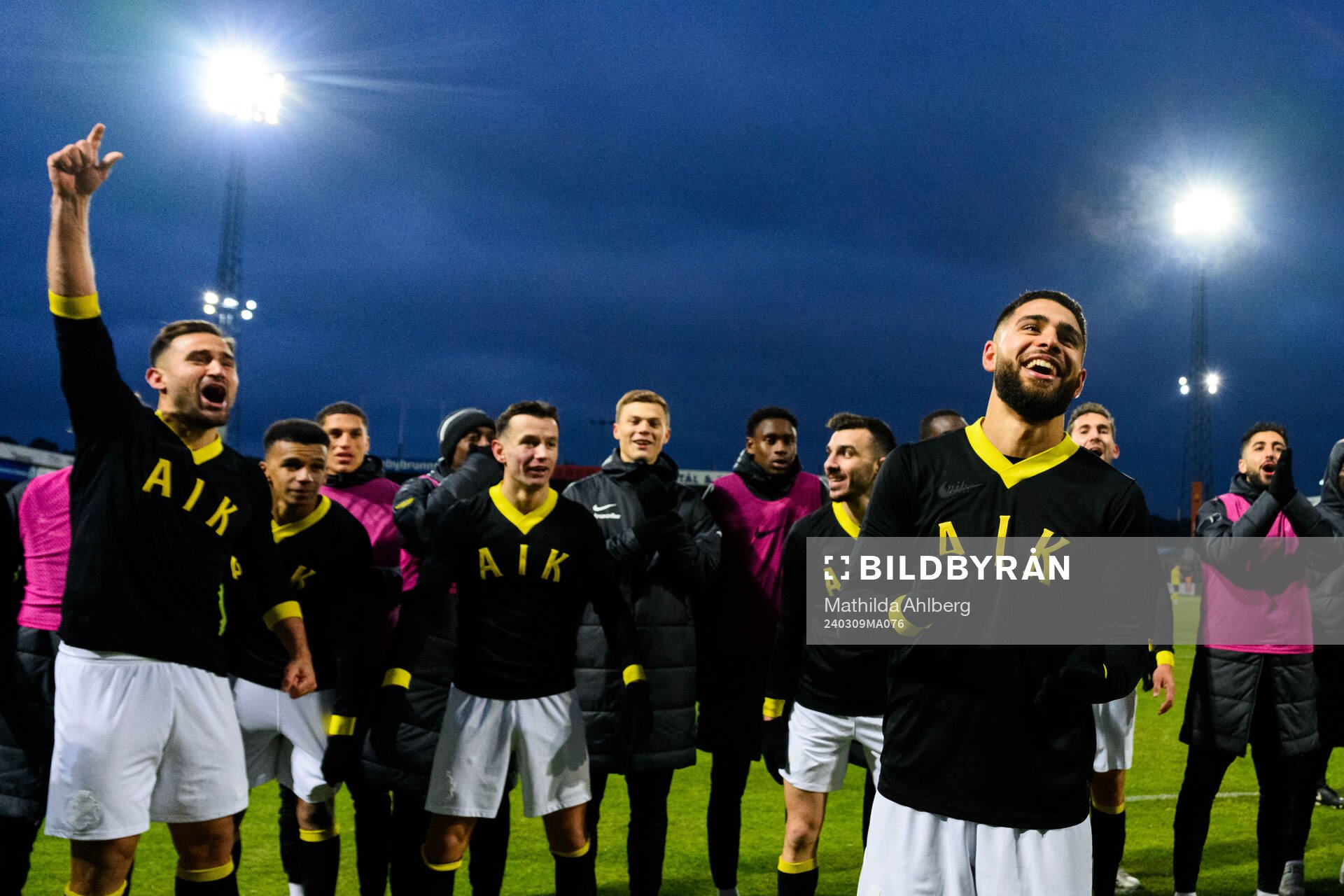 AIKs Sotirios Papagiannopoulos och Omar Faraj jublar