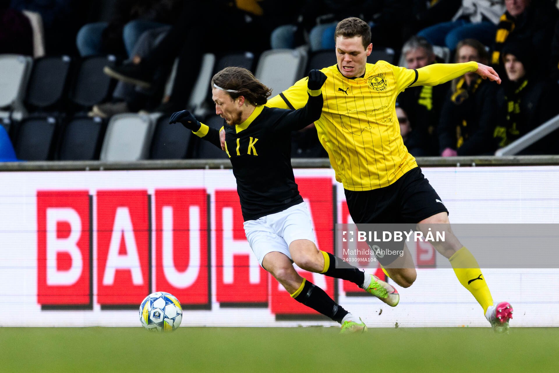 AIKs Axel Björnström och Mjällbys Jacob Bergström