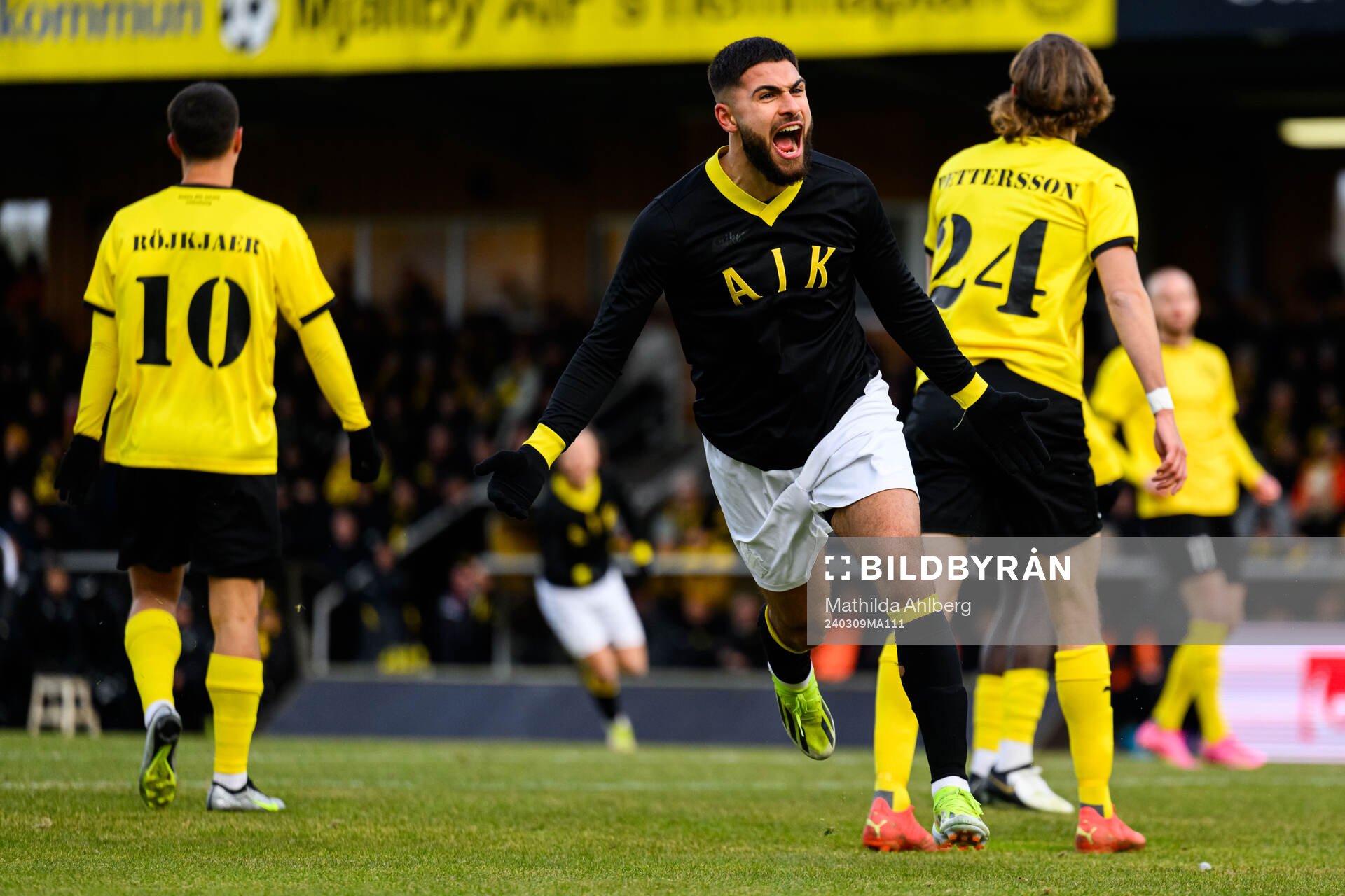 AIKs Omar Faraj jublar under kvartsfinalen i Svenska Cupen mellan Mjällby och AIK den 9 mars 2024 i Mjällby. 