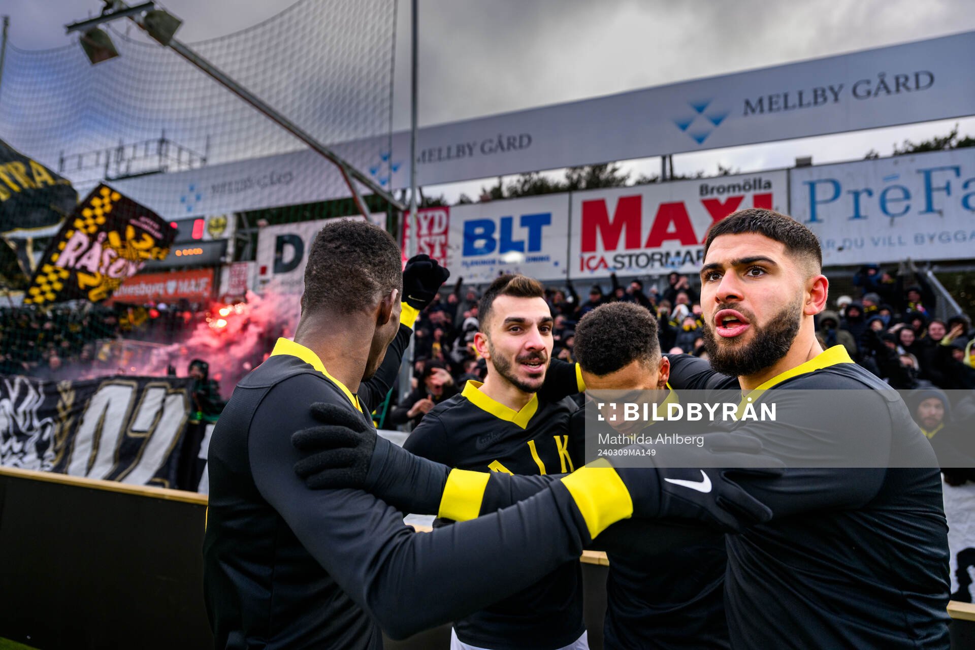 AIKs Rui Modesto och Omar Faraj jublar med lagkamrater