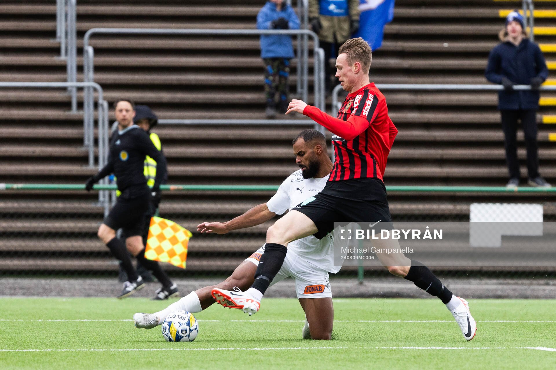 Halmstads Phil Ofosu-Ayeh och Brommapojkarnas Torbjörn