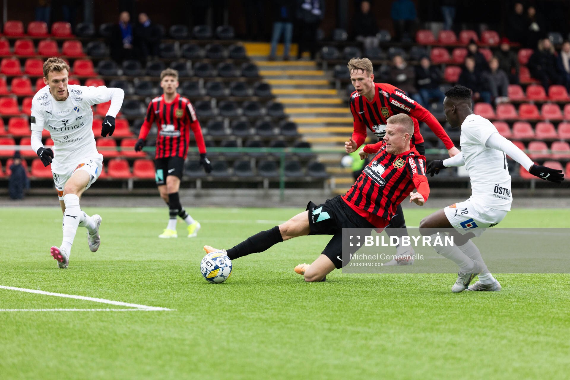 Brommapojkarnas Eric Björkander mot Halmstads Viktor