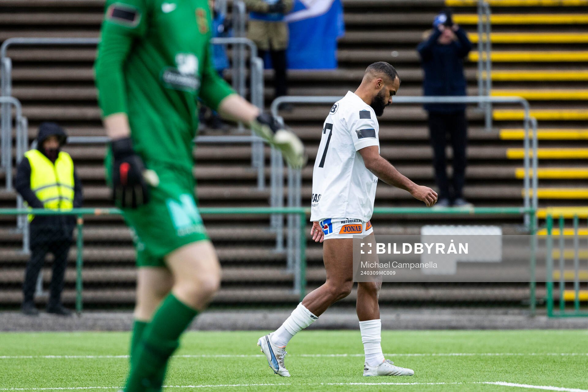 Halmstads Phil Ofosu-Ayeh deppar