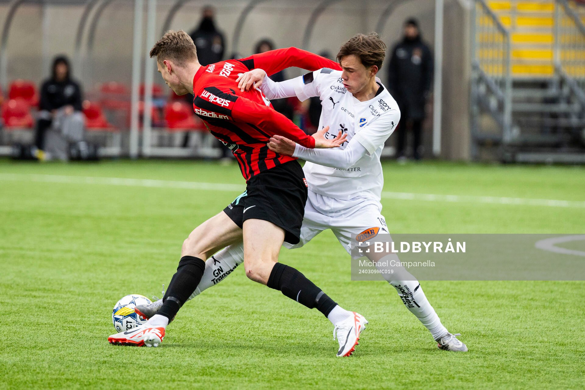 Brommapojkarnas Torbjörn Lysaker Heggem och Halmstads Alex